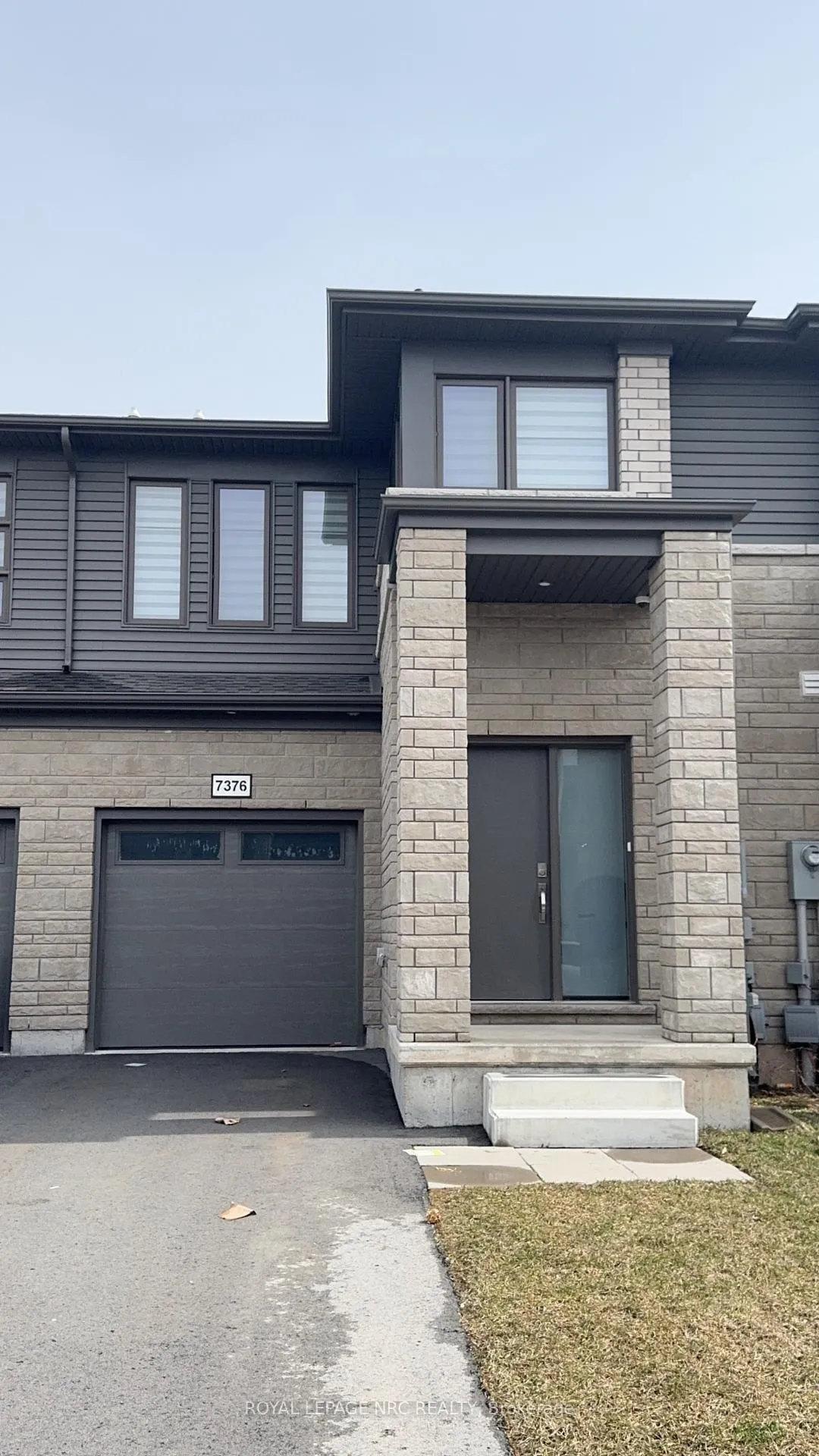 Photo 2 of 7376 Marvel Drive, Niagara Falls, Brown — HOMEH