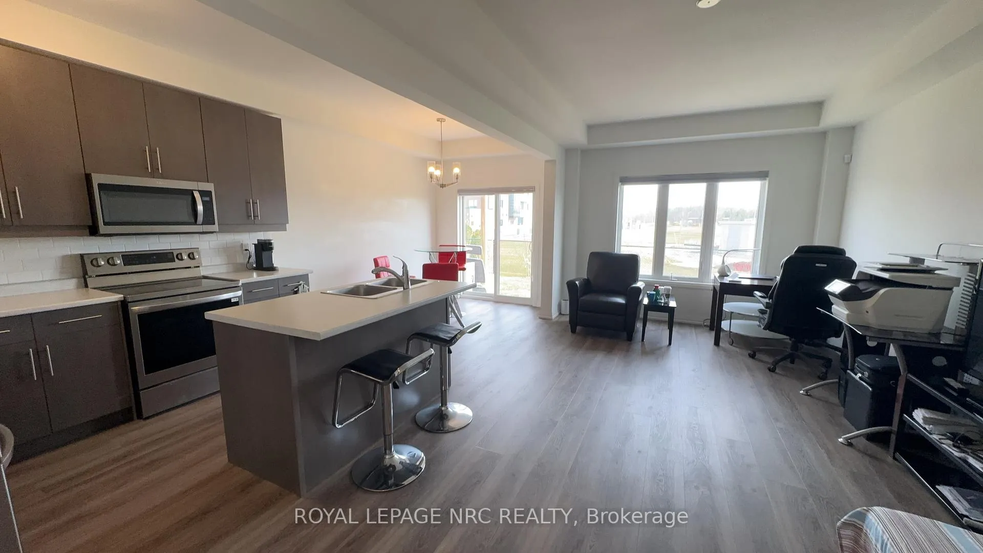Photo 3 of 7376 Marvel Drive, Niagara Falls, Brown — HOMEH