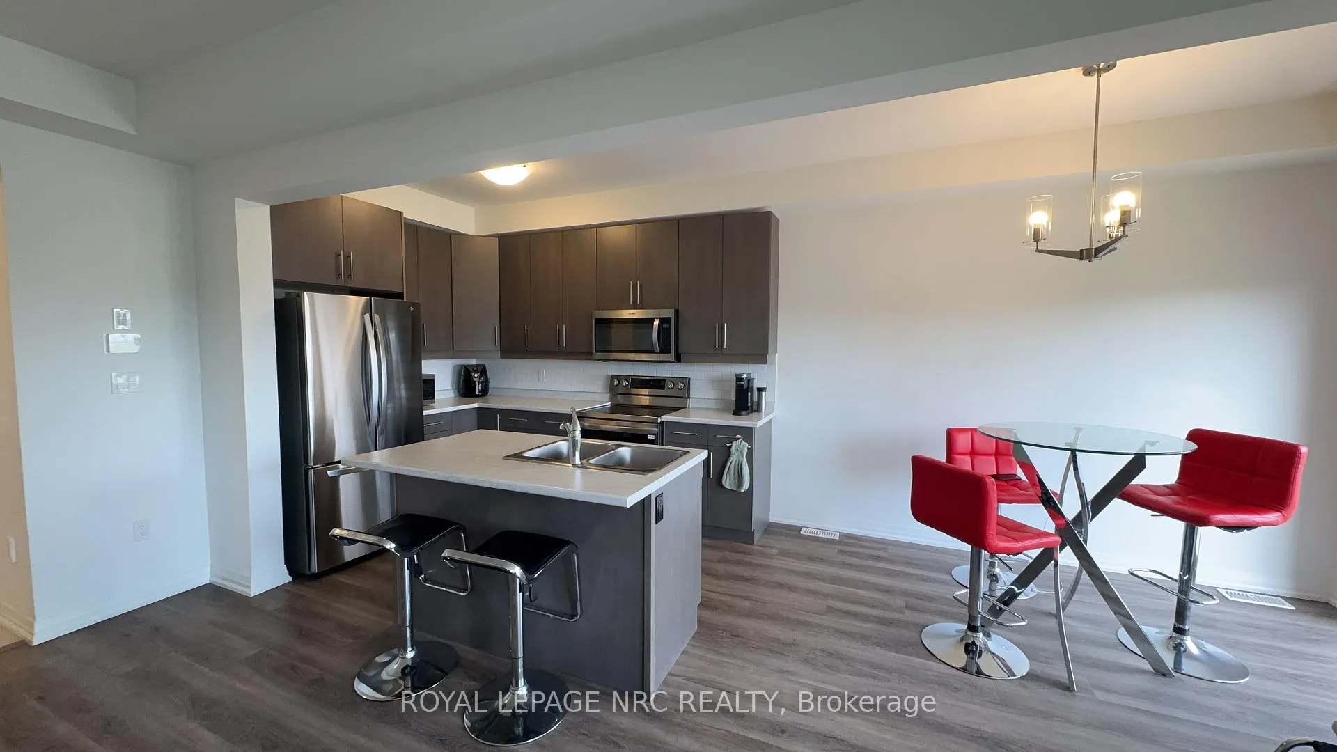 Photo 5 of 7376 Marvel Drive, Niagara Falls, Brown — HOMEH