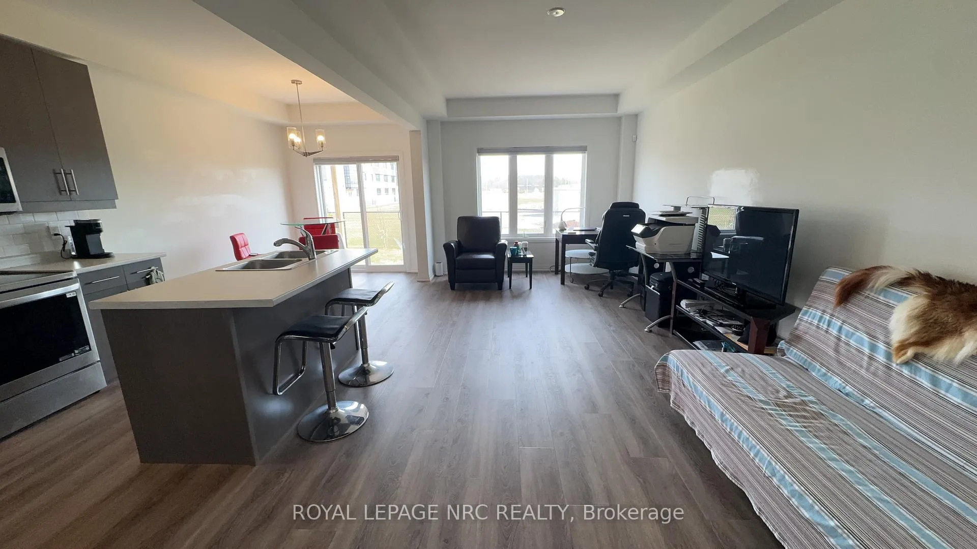 Photo 7 of 7376 Marvel Drive, Niagara Falls, Brown — HOMEH