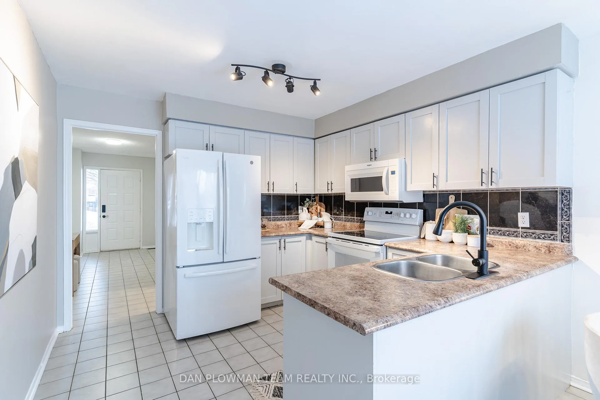 Photo 12 of 81 Trudeau Drive, Clarington, Bowmanville — HOMEH