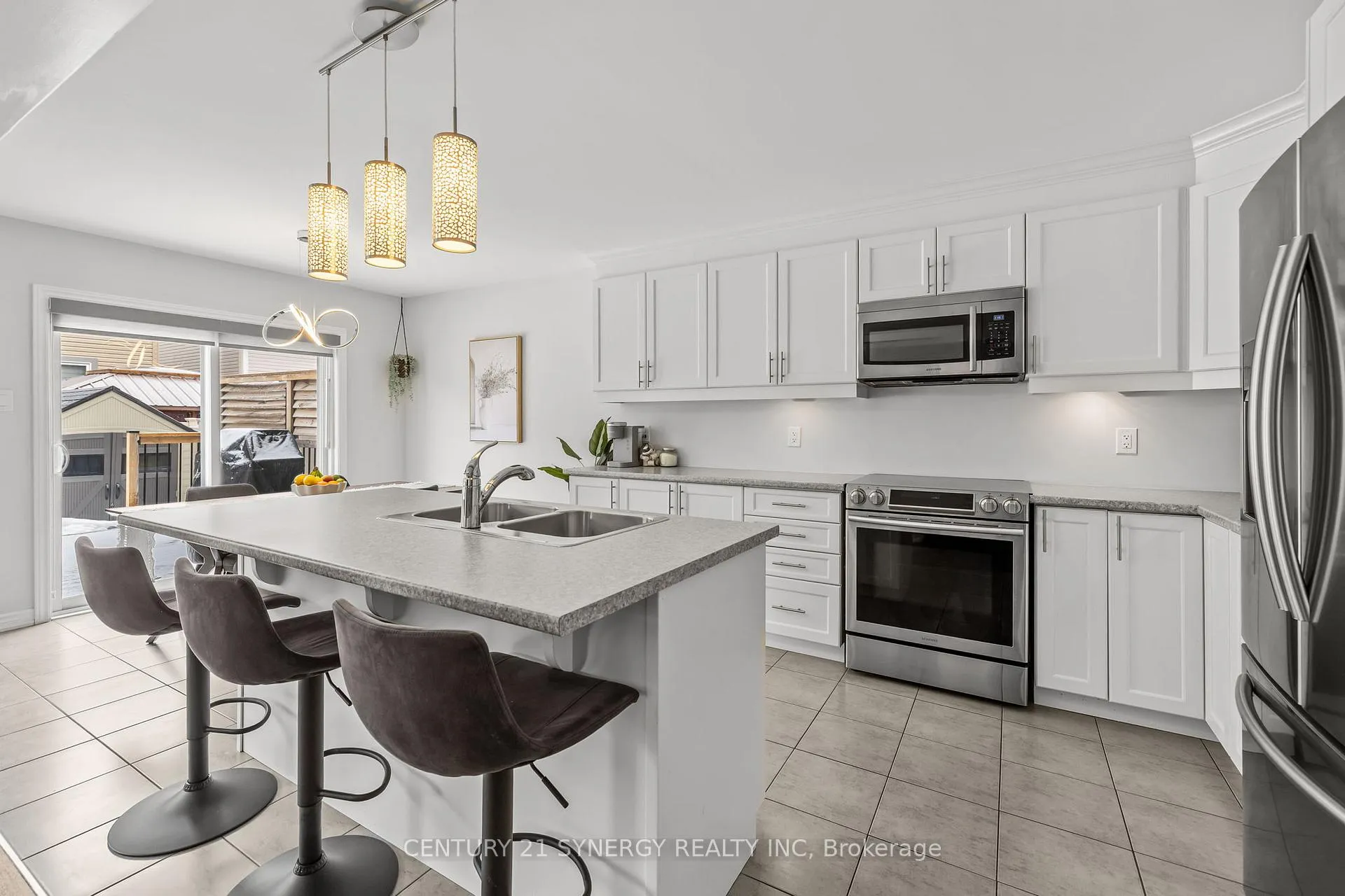 Photo 12 of 274 Casa Grande Circle, Ottawa, Avalon West — HOMEH