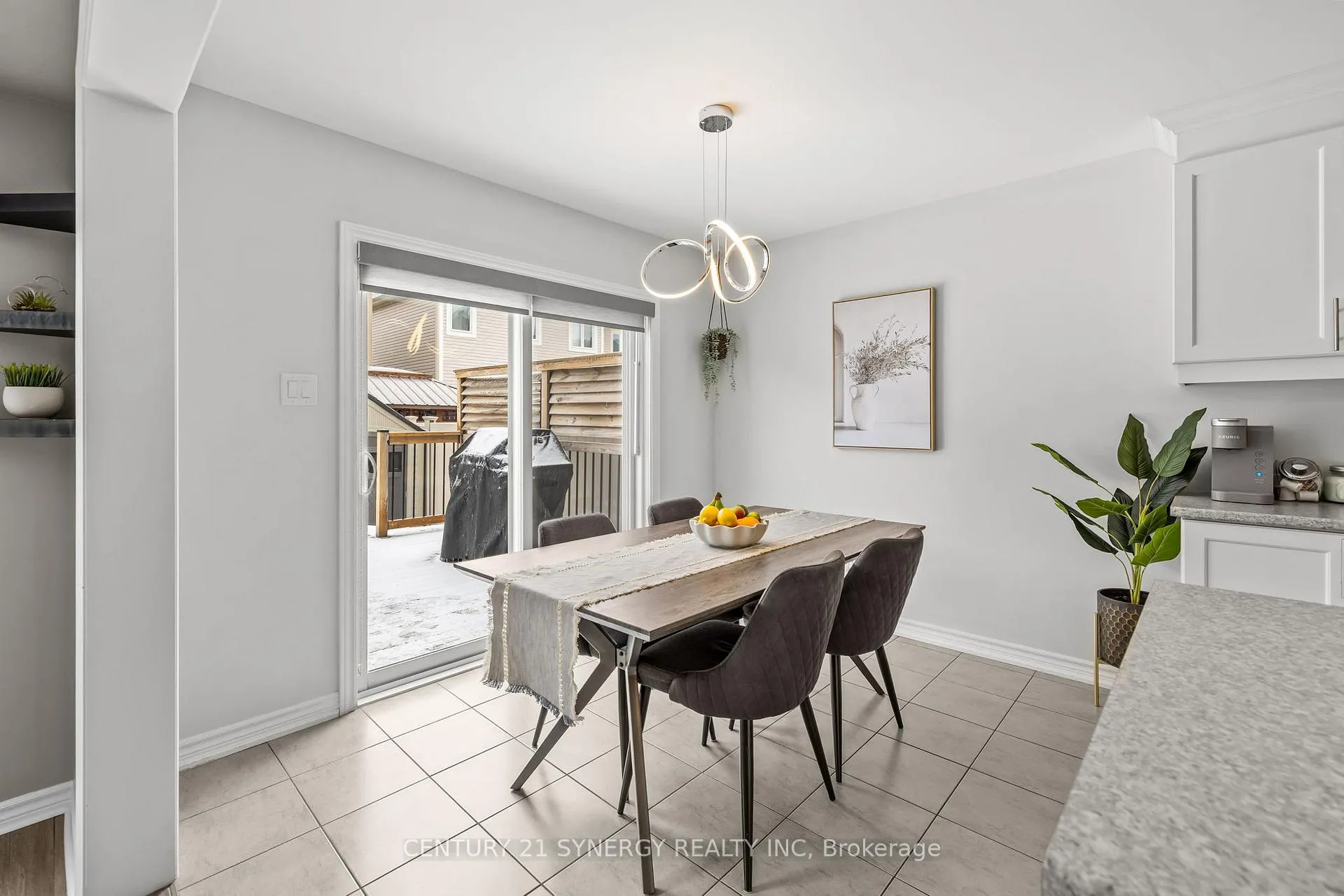Photo 14 of 274 Casa Grande Circle, Ottawa, Avalon West — HOMEH