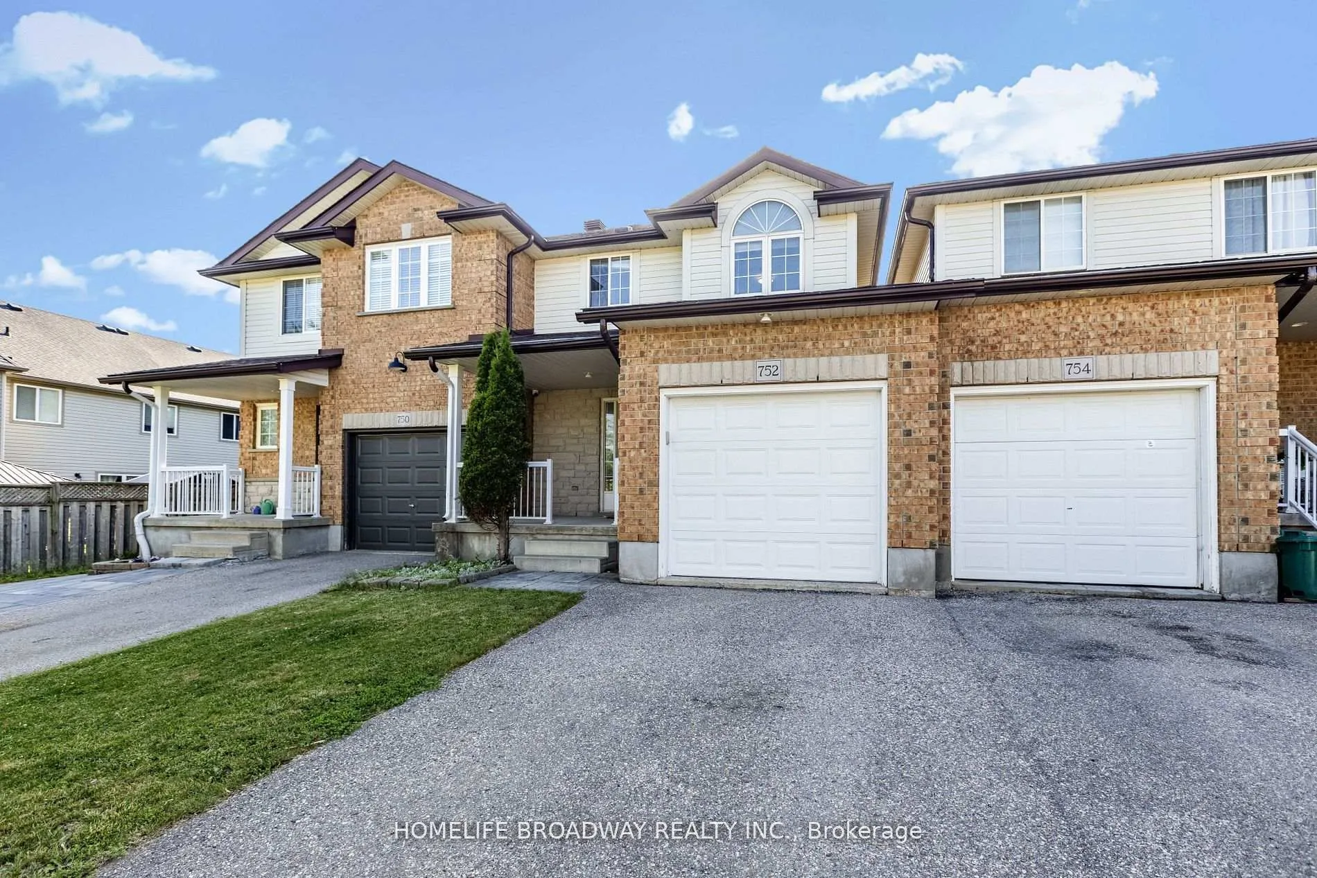 Photo 2 of 752 Paris Boulevard, Waterloo — HOMEH