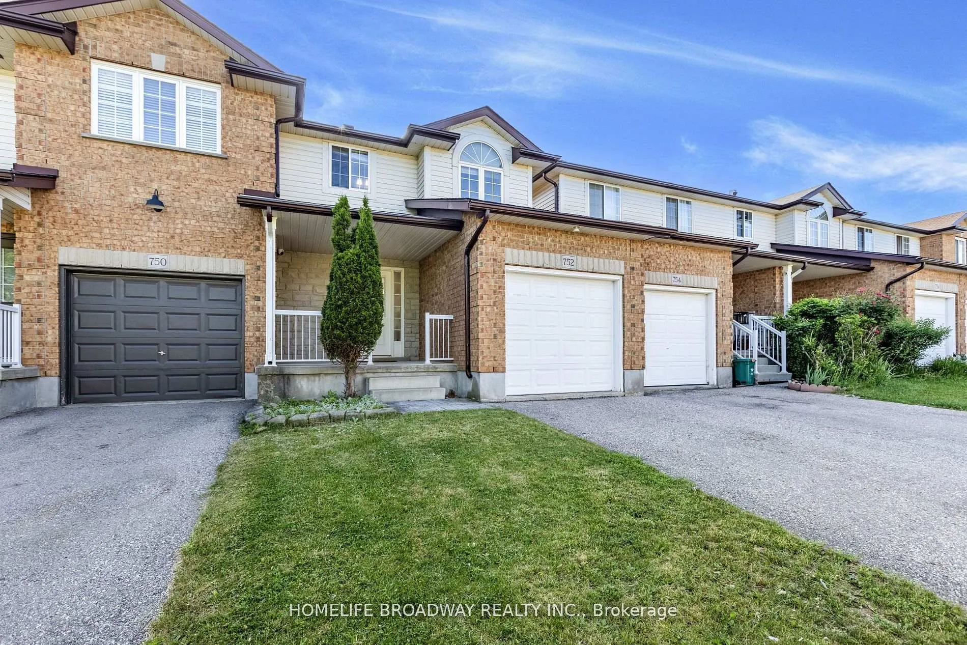 Photo 4 of 752 Paris Boulevard, Waterloo — HOMEH