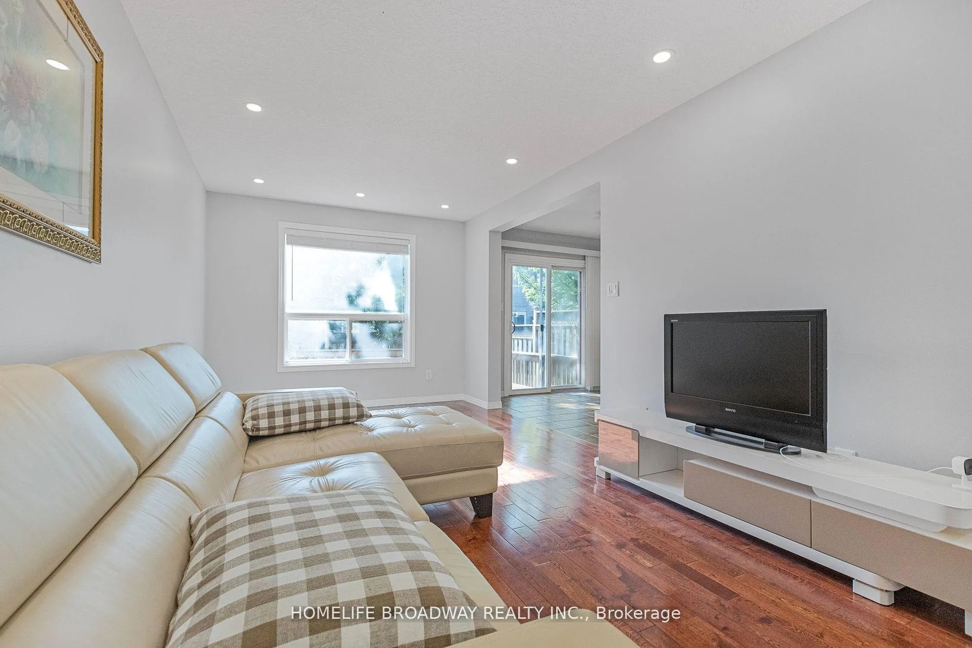 Photo 11 of 752 Paris Boulevard, Waterloo — HOMEH