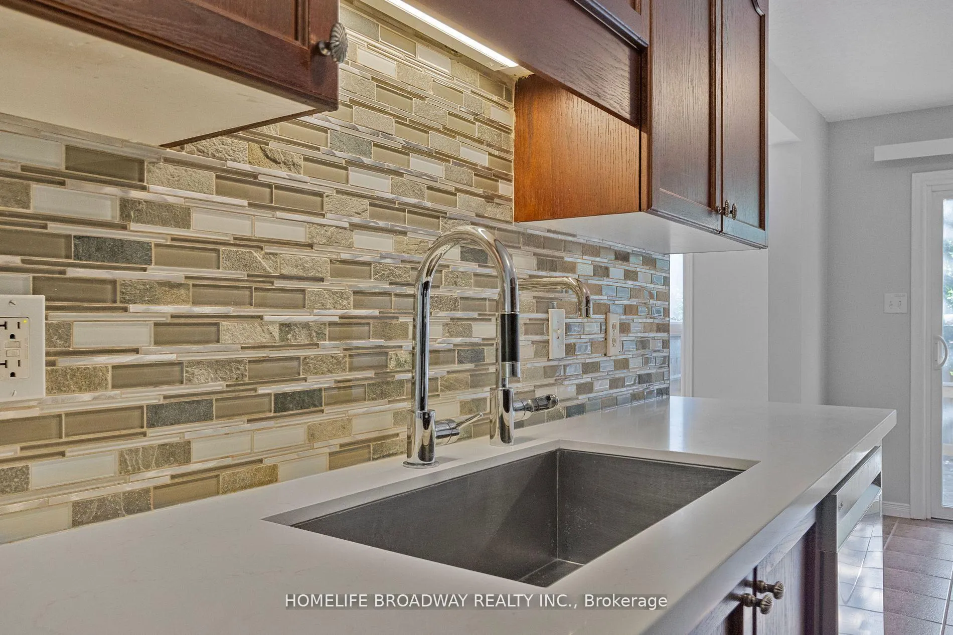Photo 20 of 752 Paris Boulevard, Waterloo — HOMEH
