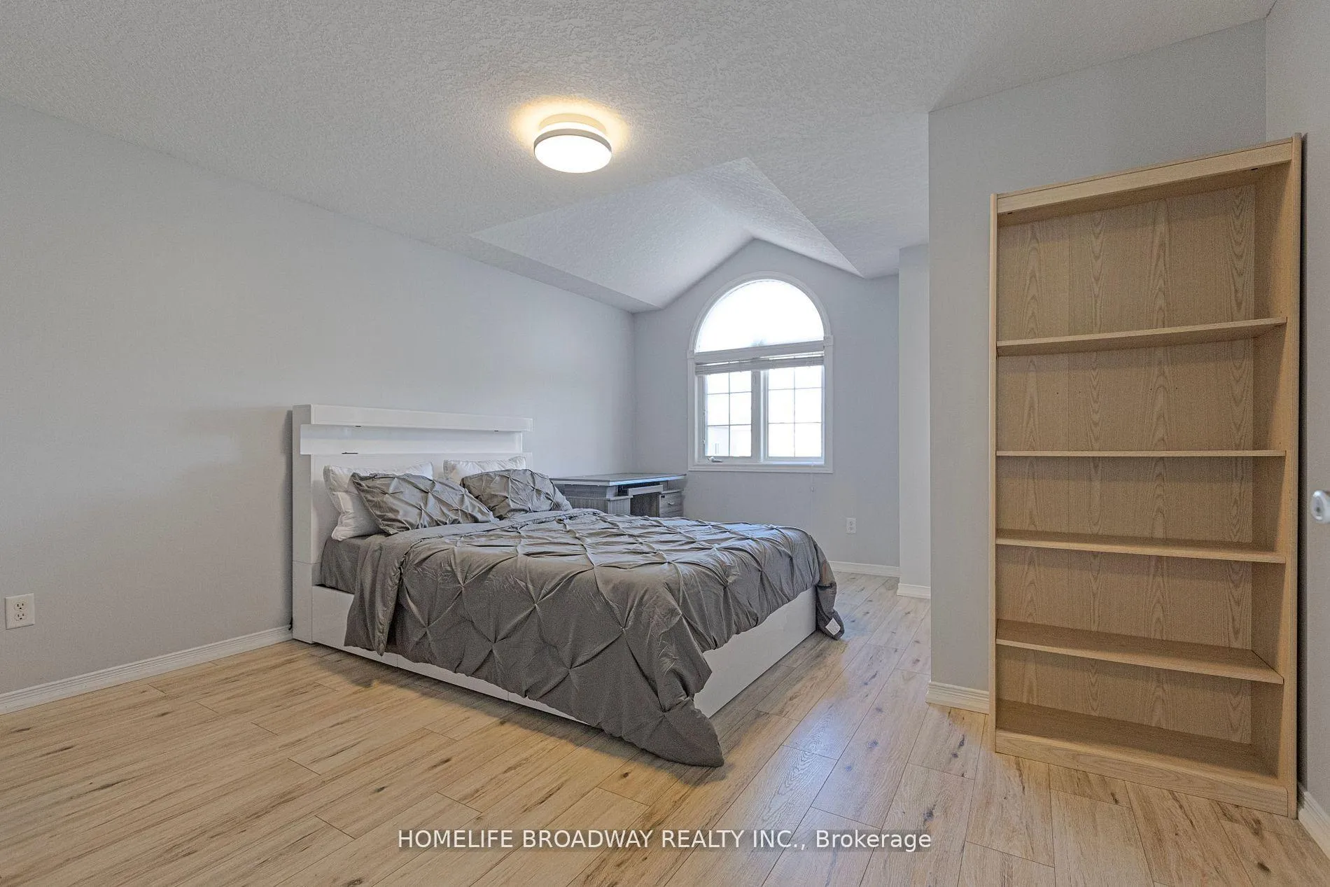 Photo 21 of 752 Paris Boulevard, Waterloo — HOMEH