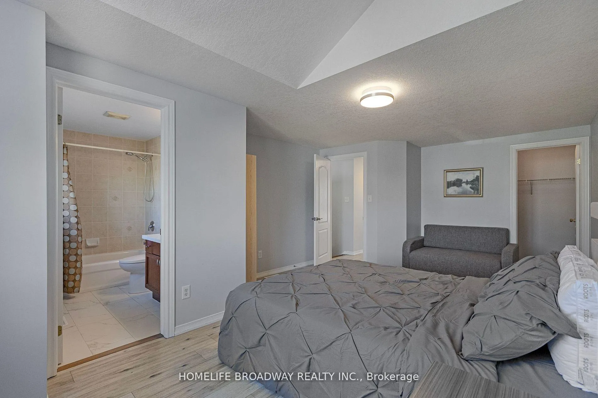 Photo 22 of 752 Paris Boulevard, Waterloo — HOMEH