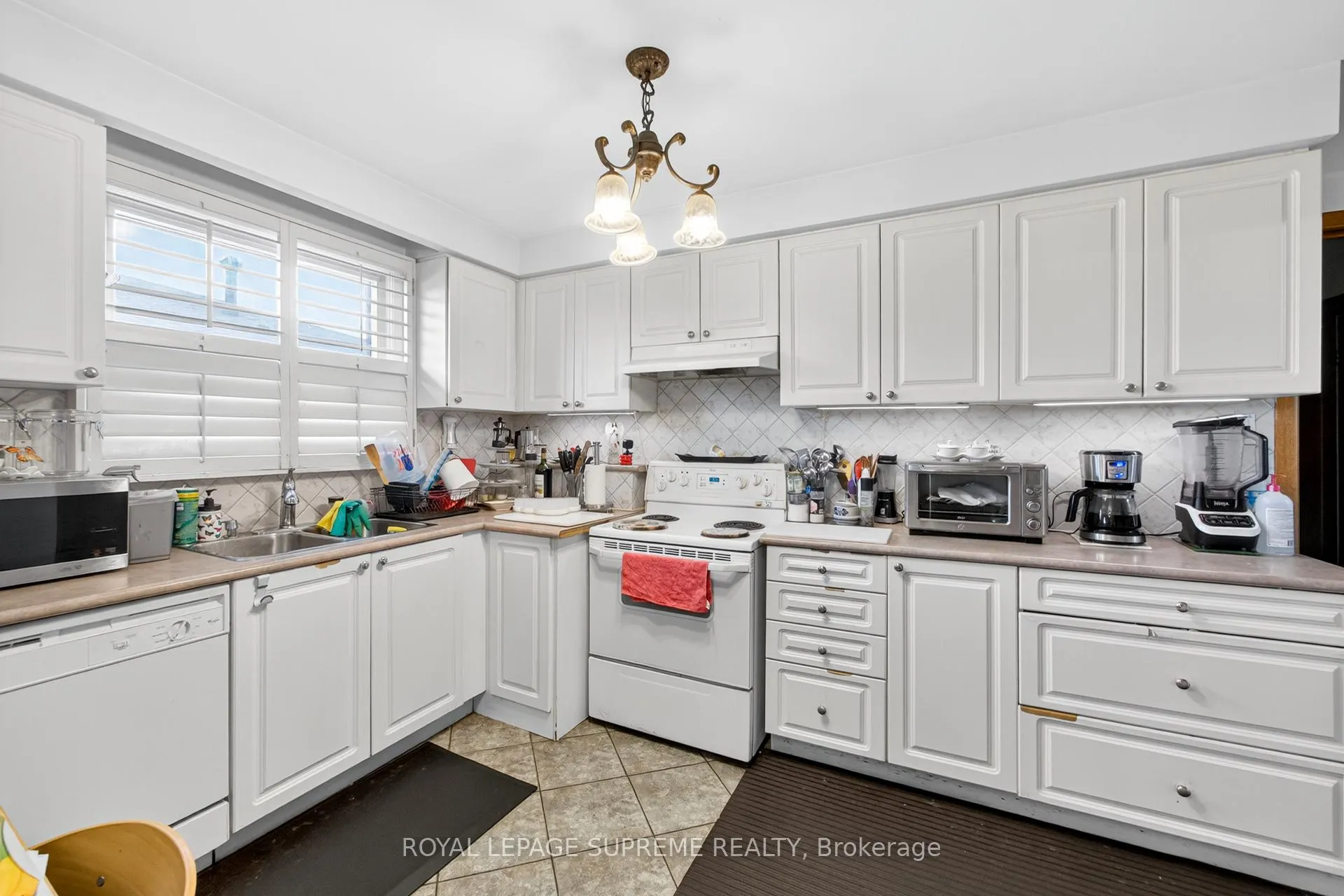 Photo 8 of 50 Wheelwright Crescent, North York, Black Creek — HOMEH