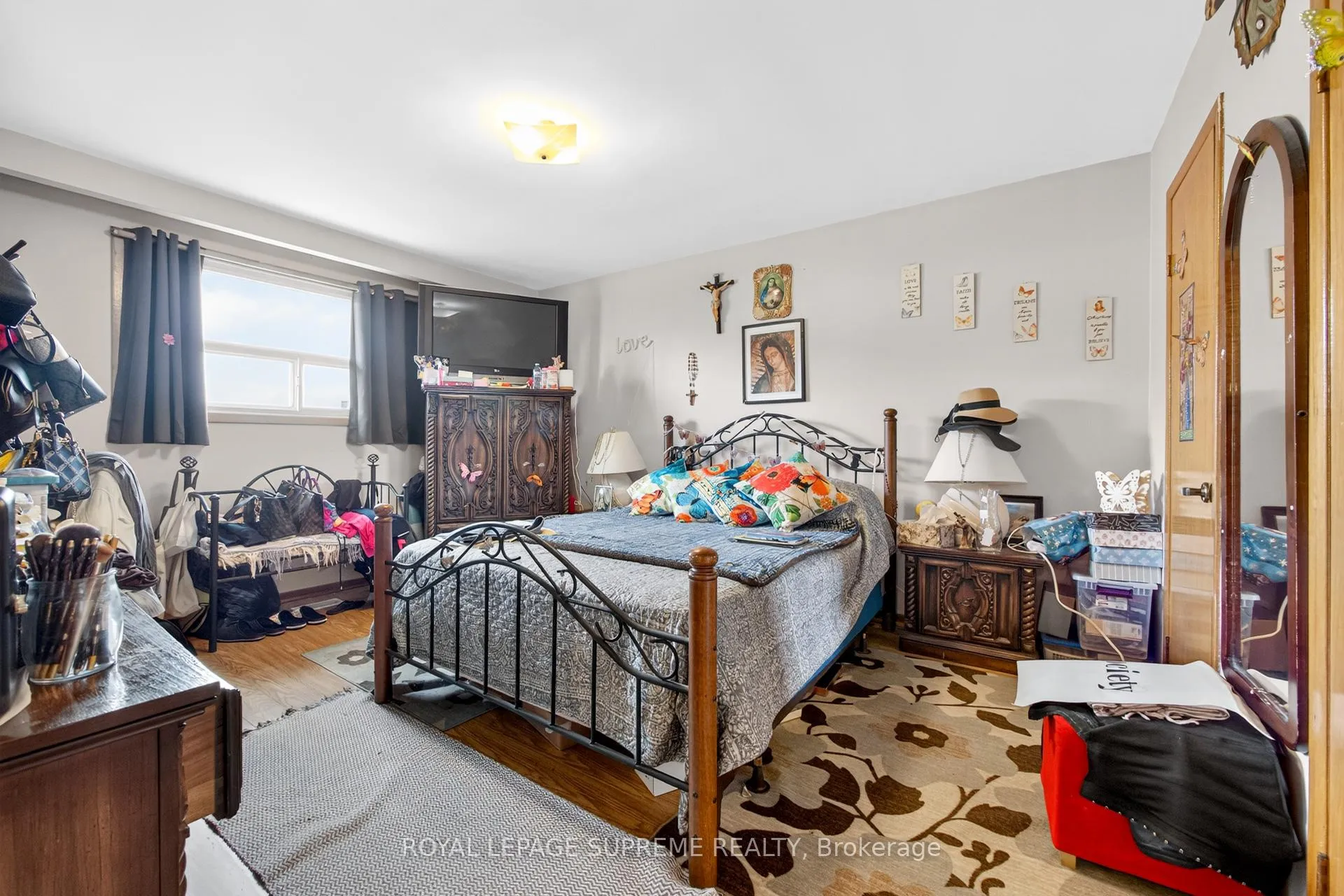 Photo 10 of 50 Wheelwright Crescent, North York, Black Creek — HOMEH