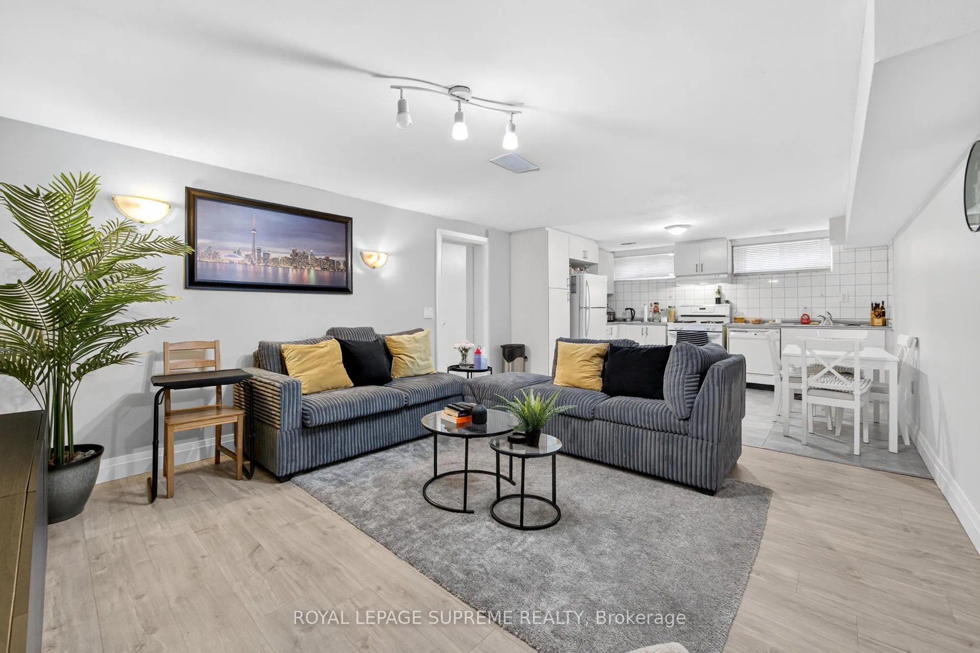 Photo 18 of 50 Wheelwright Crescent, North York, Black Creek — HOMEH