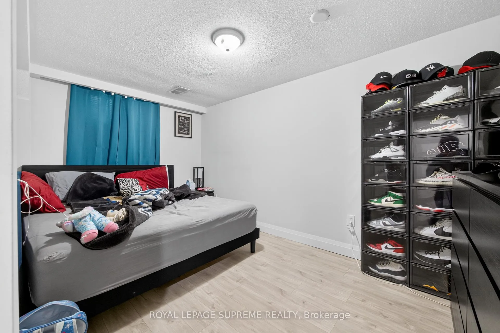 Photo 20 of 50 Wheelwright Crescent, North York, Black Creek — HOMEH
