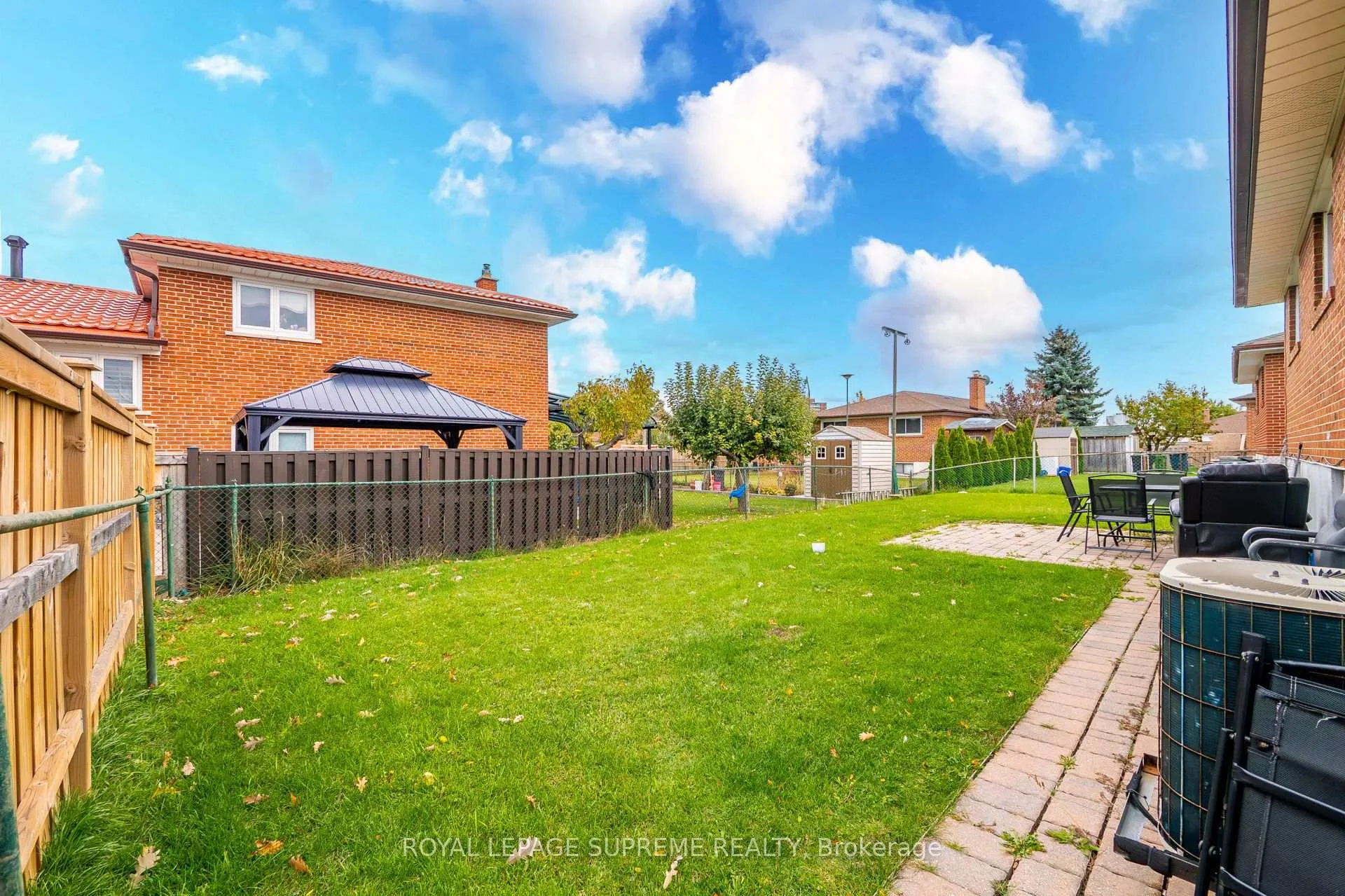 Photo 22 of 50 Wheelwright Crescent, North York, Black Creek — HOMEH