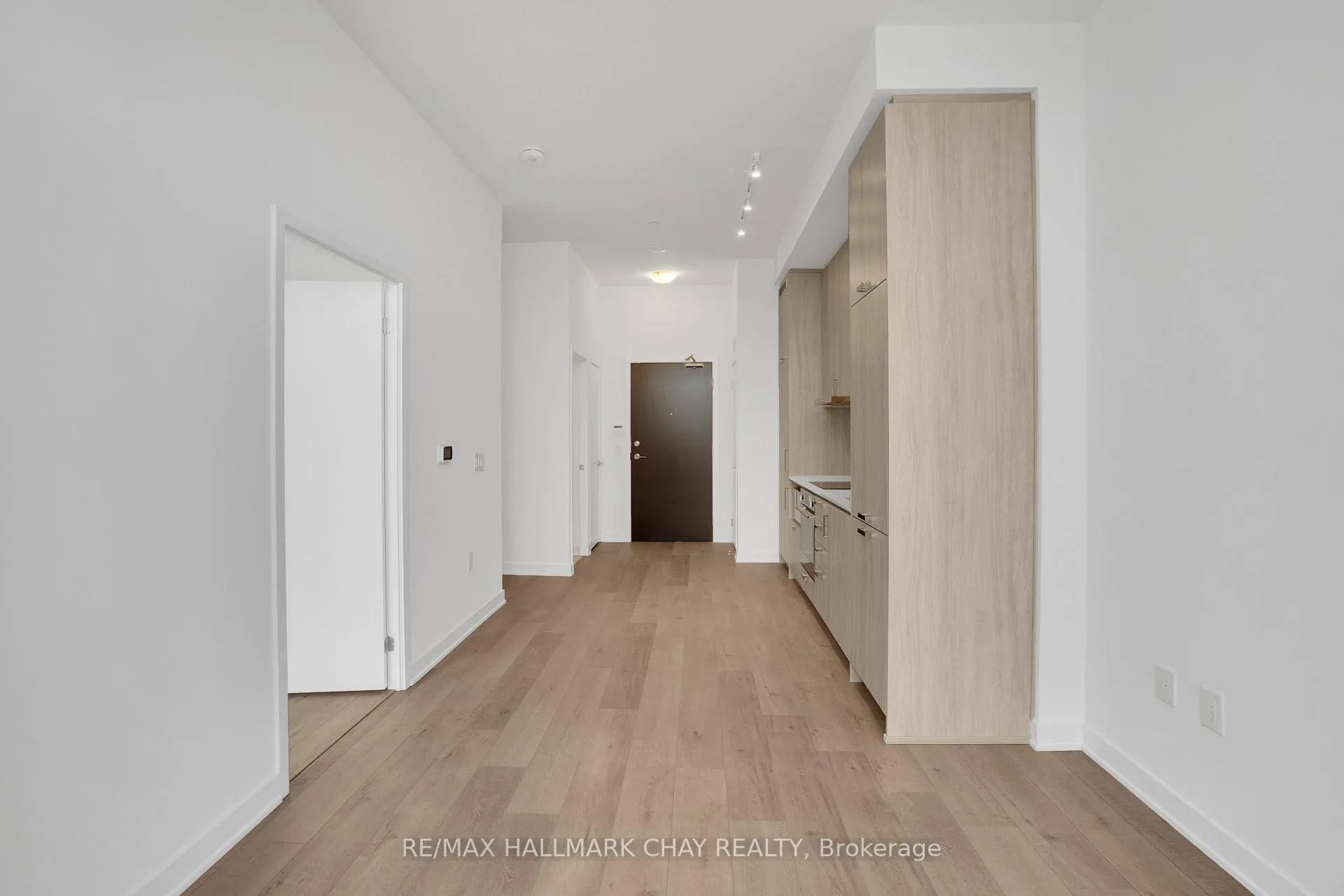 Photo 6 of Unit 217, 60 Honeycrisp Crescent, Vaughan, Vaughan Corporate Centre — HOMEH