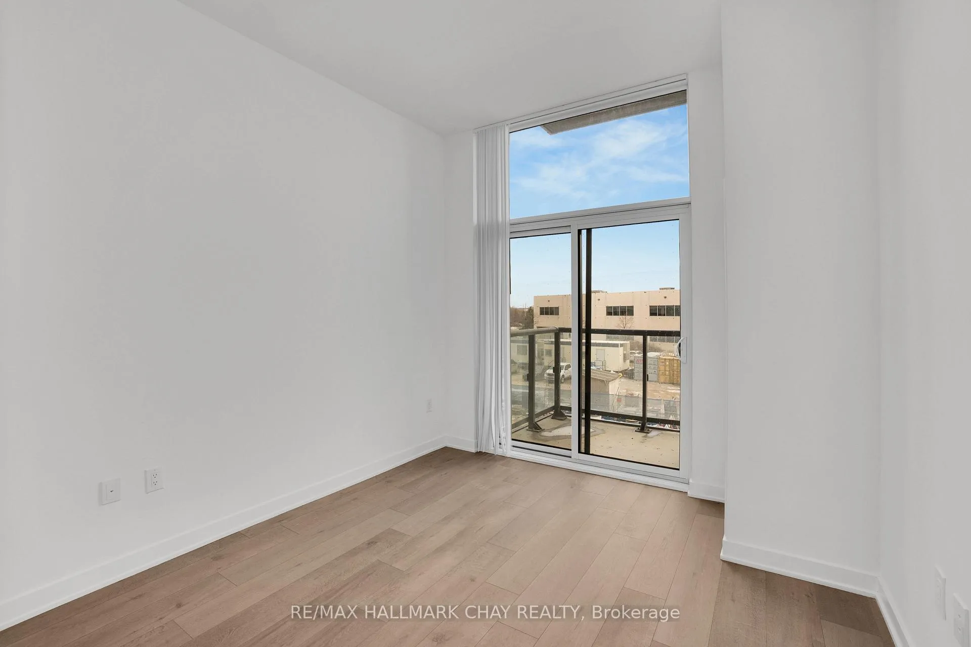 Photo 8 of Unit 217, 60 Honeycrisp Crescent, Vaughan, Vaughan Corporate Centre — HOMEH