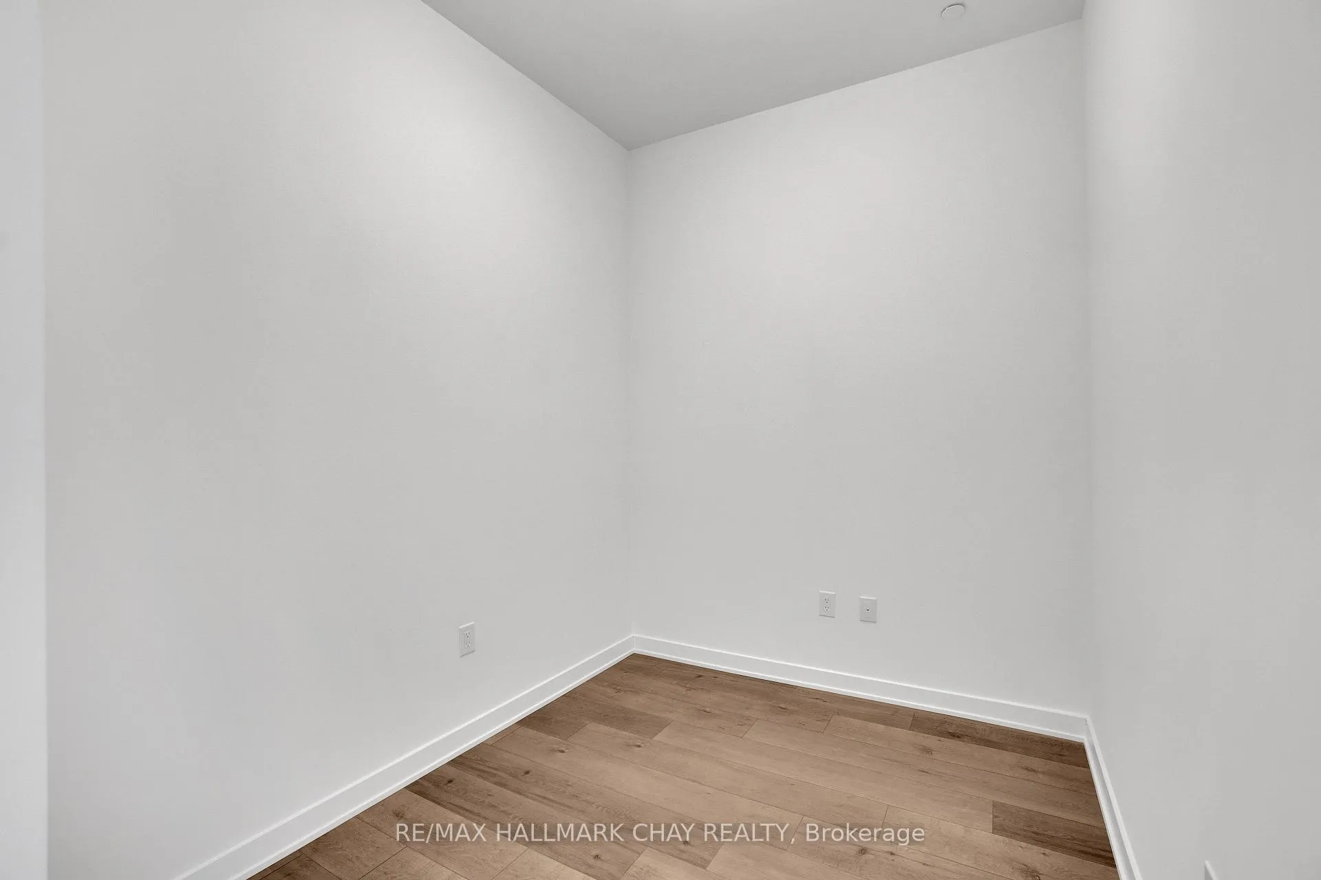 Photo 9 of Unit 217, 60 Honeycrisp Crescent, Vaughan, Vaughan Corporate Centre — HOMEH