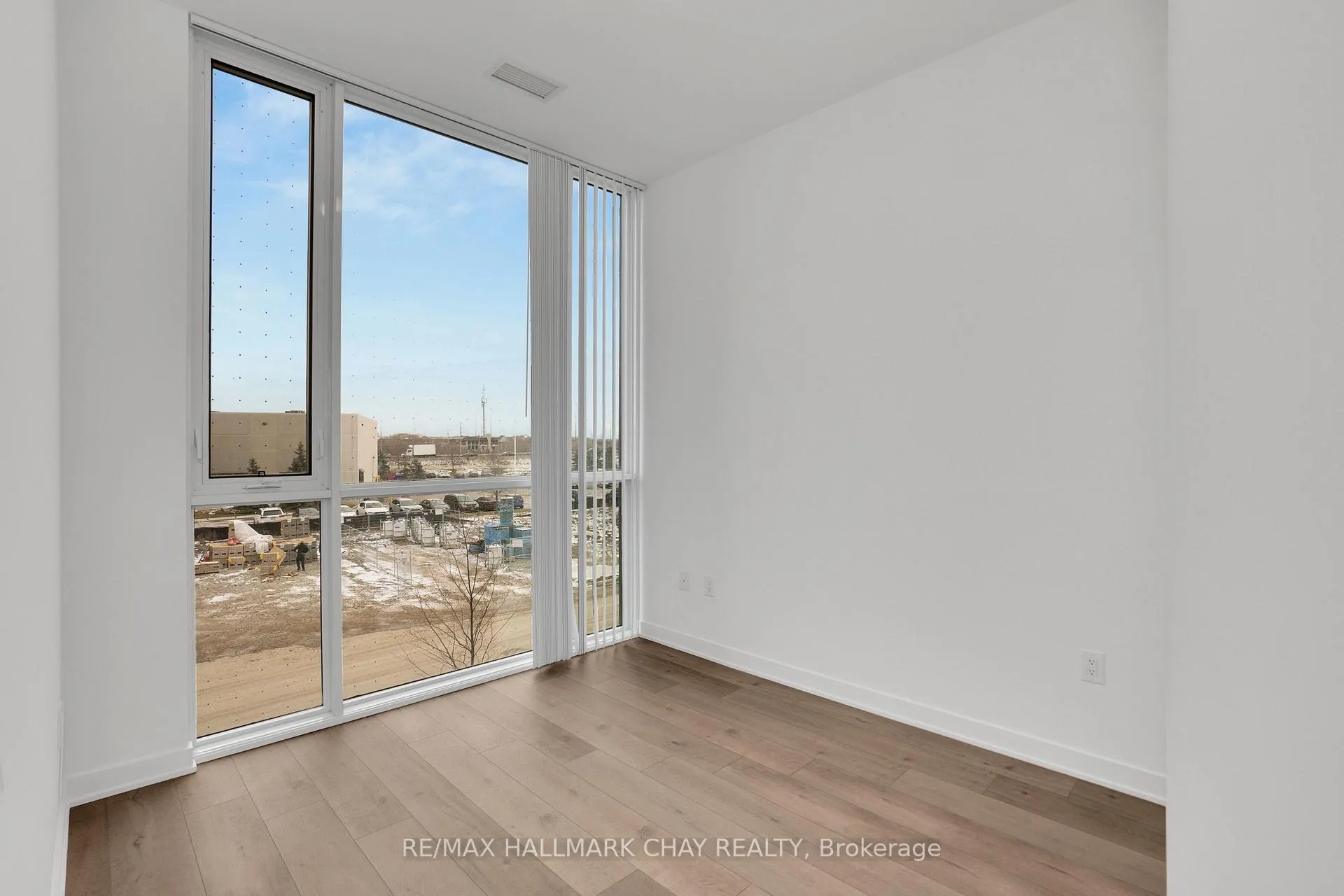 Photo 10 of Unit 217, 60 Honeycrisp Crescent, Vaughan, Vaughan Corporate Centre — HOMEH