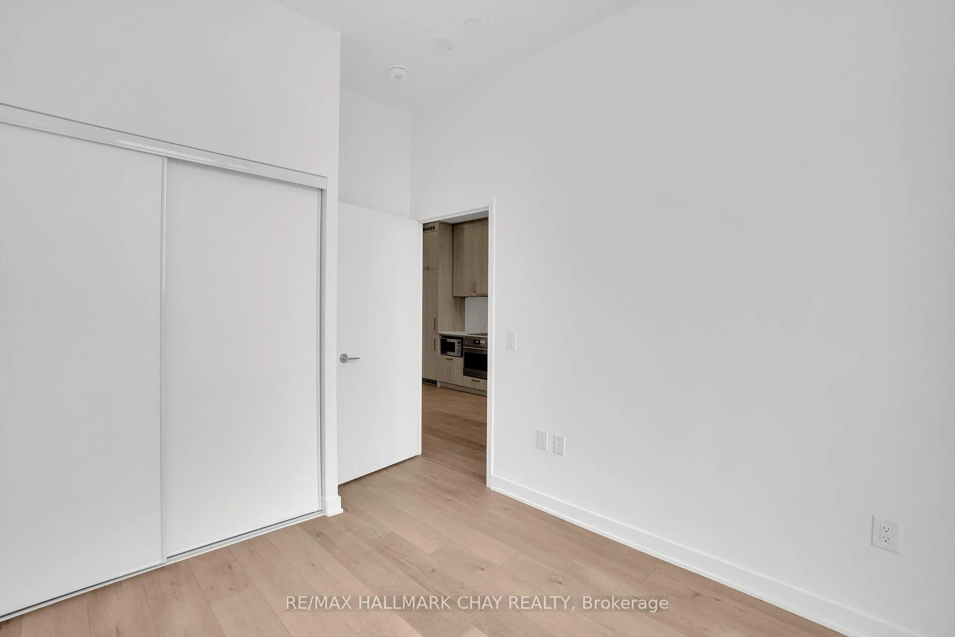 Photo 11 of Unit 217, 60 Honeycrisp Crescent, Vaughan, Vaughan Corporate Centre — HOMEH