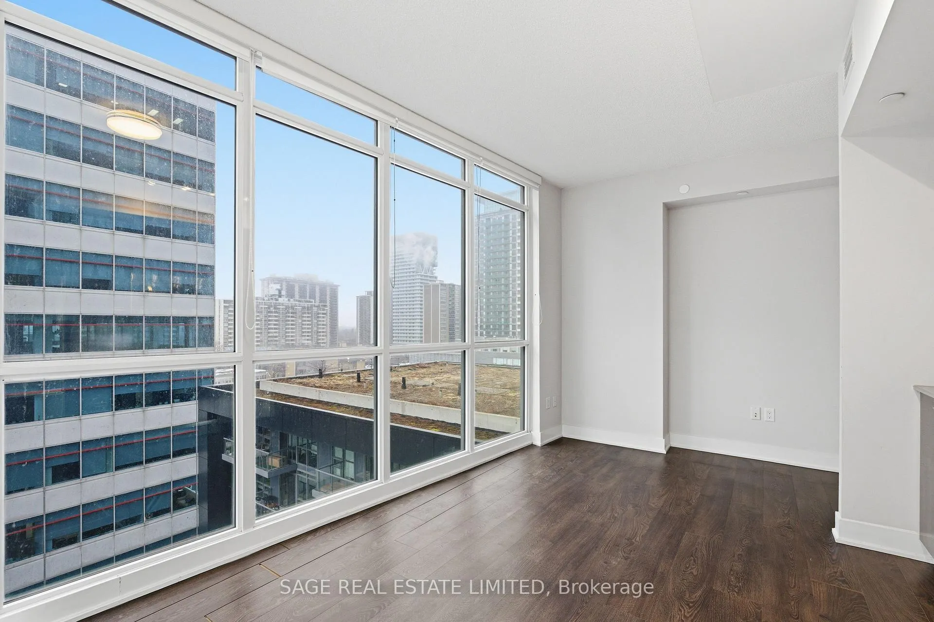 Photo 3 of Unit 805, 30 Roehampton Avenue, Toronto, Mount Pleasant West — HOMEH