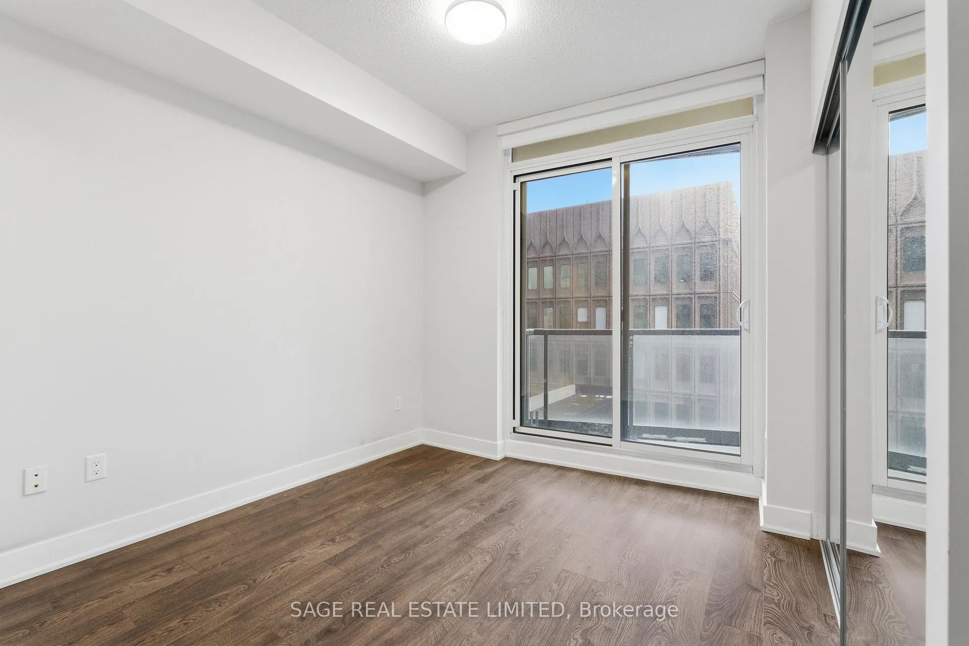 Photo 8 of Unit 805, 30 Roehampton Avenue, Toronto, Mount Pleasant West — HOMEH