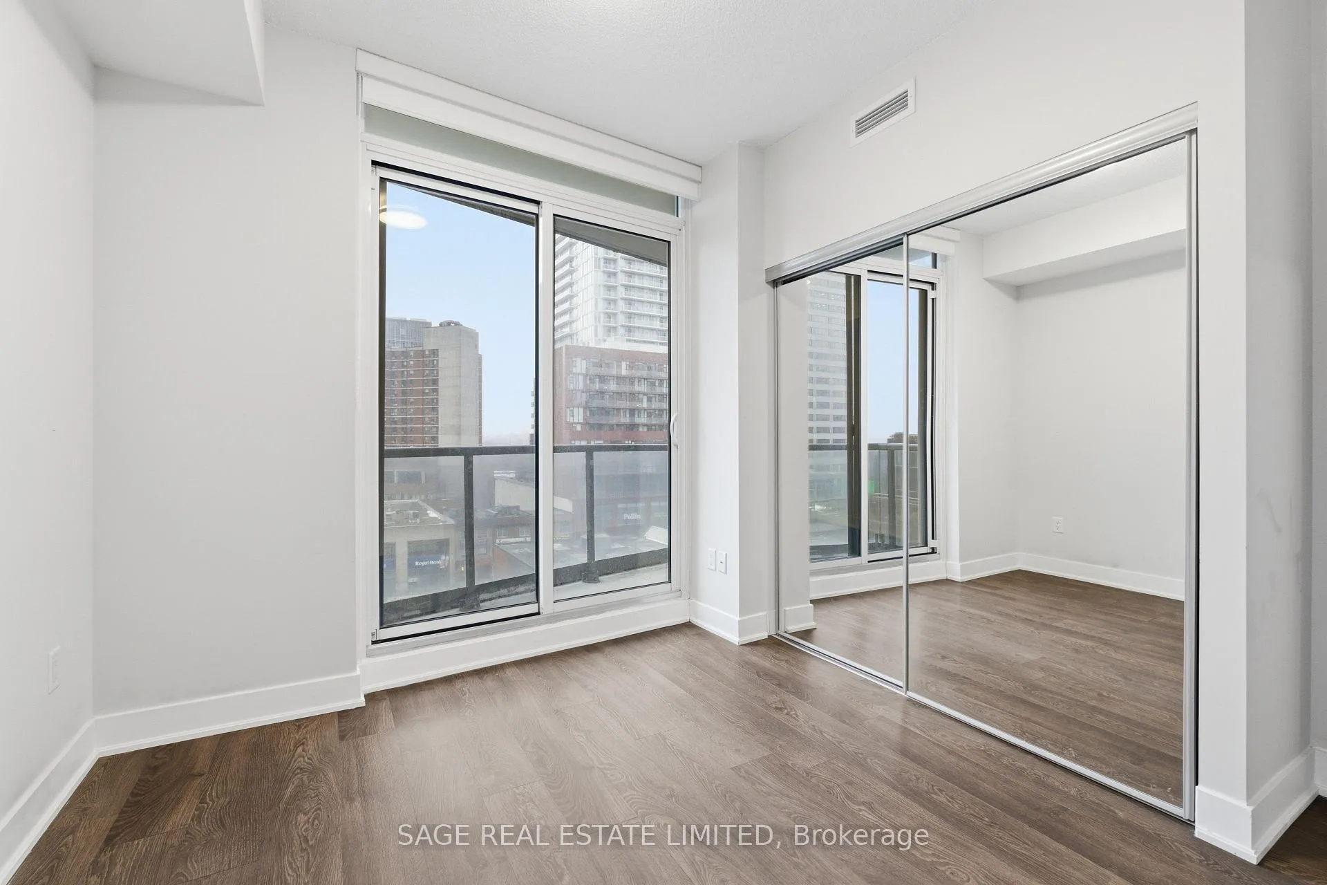Photo 9 of Unit 805, 30 Roehampton Avenue, Toronto, Mount Pleasant West — HOMEH