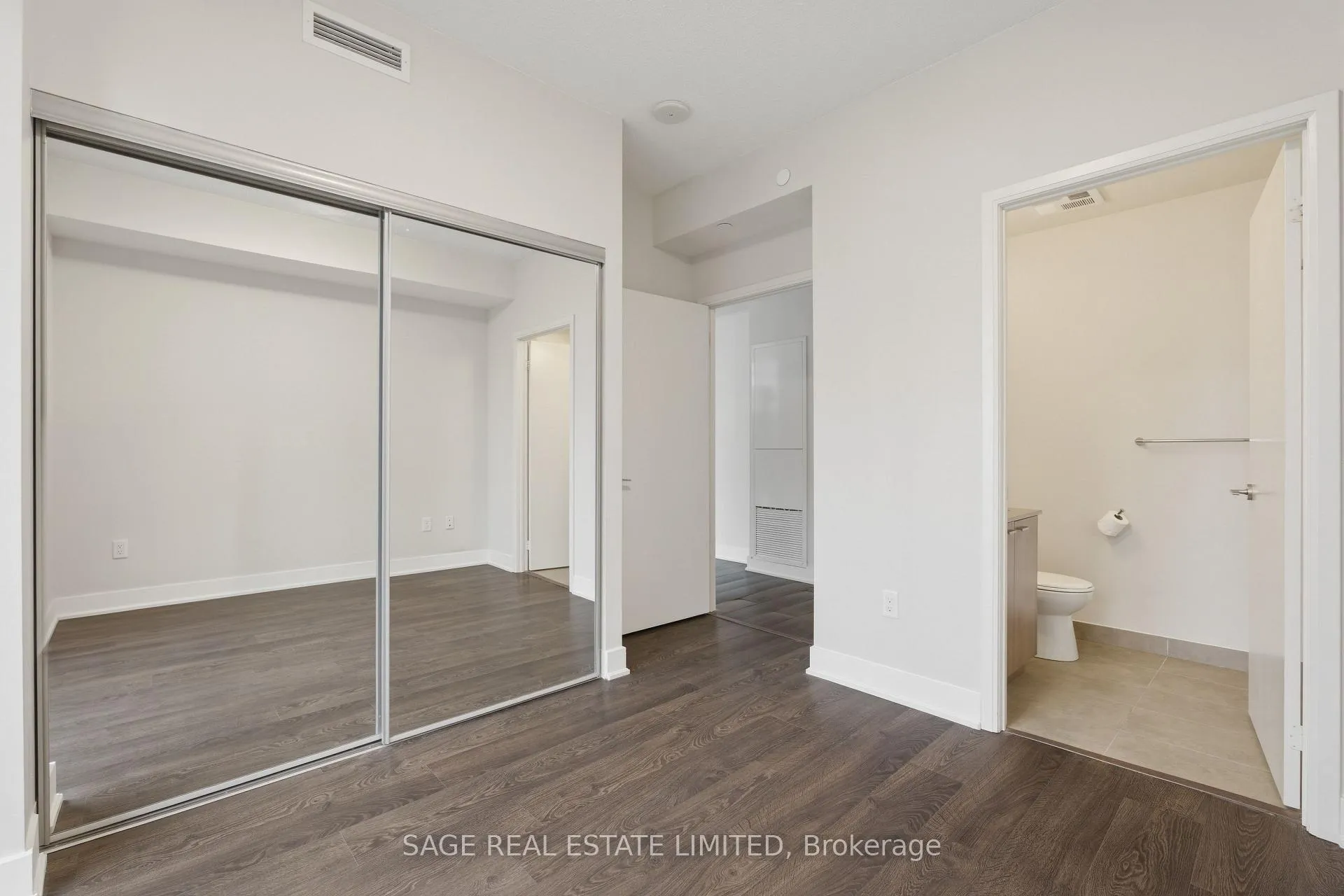 Photo 10 of Unit 805, 30 Roehampton Avenue, Toronto, Mount Pleasant West — HOMEH