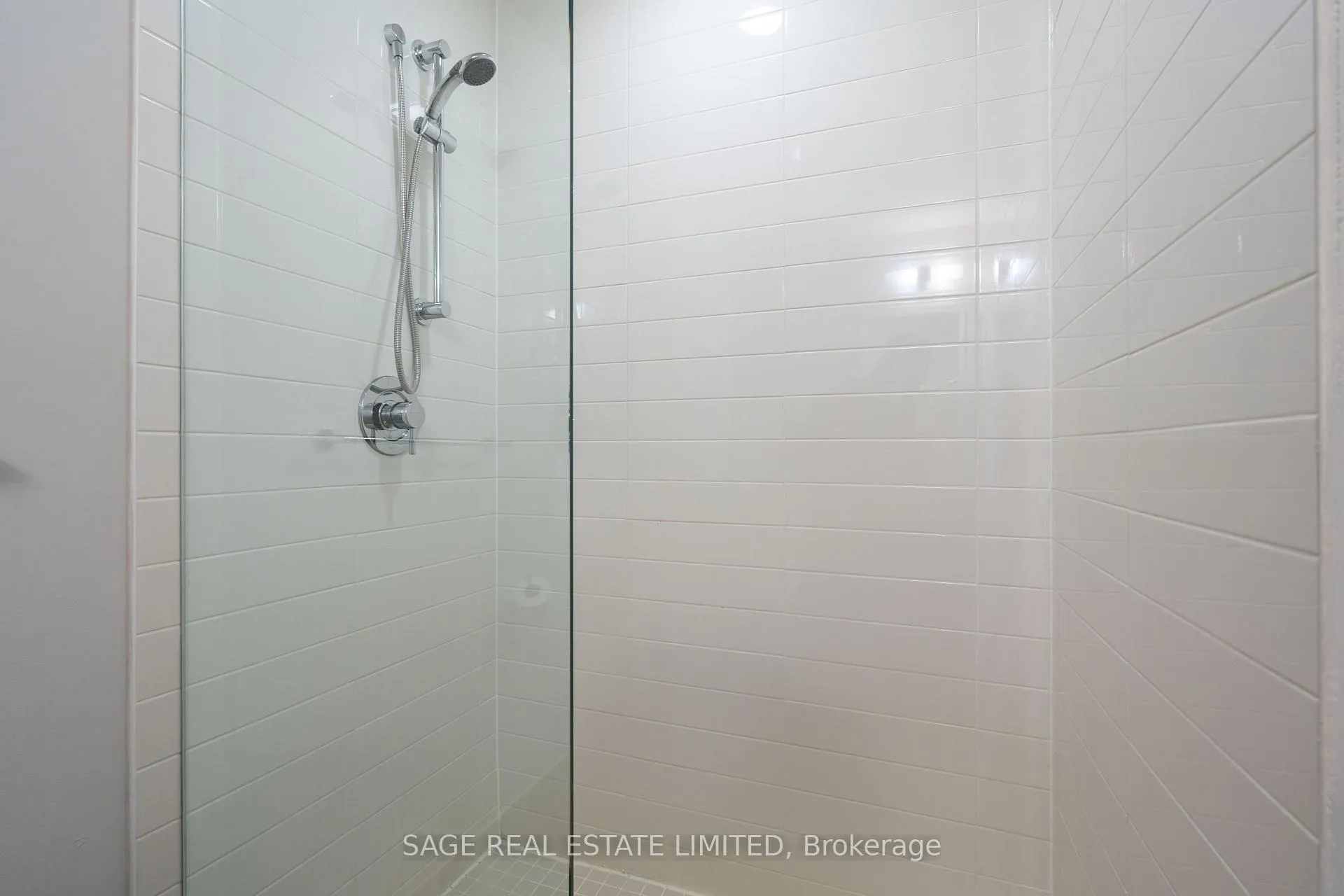 Photo 12 of Unit 805, 30 Roehampton Avenue, Toronto, Mount Pleasant West — HOMEH