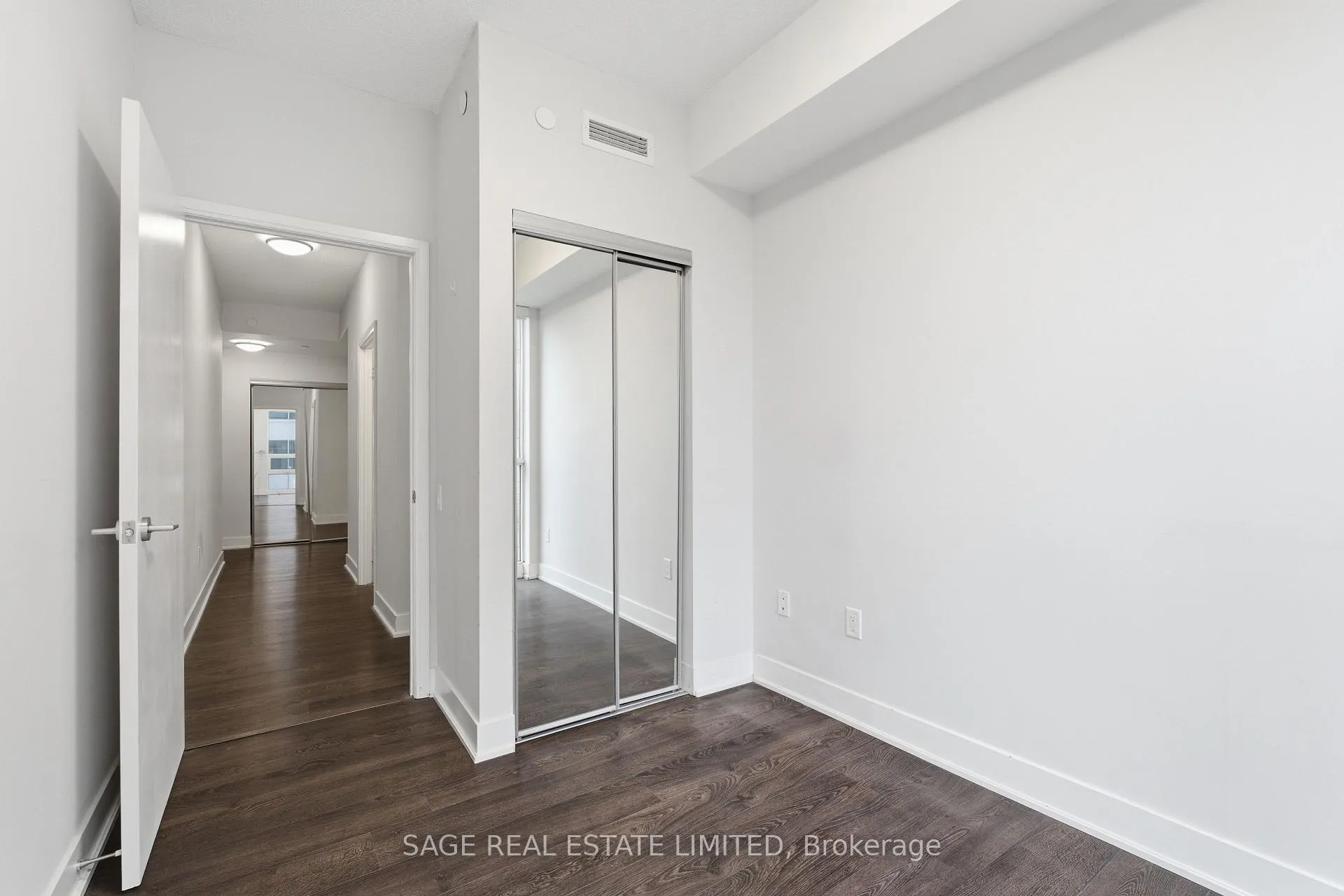 Photo 14 of Unit 805, 30 Roehampton Avenue, Toronto, Mount Pleasant West — HOMEH