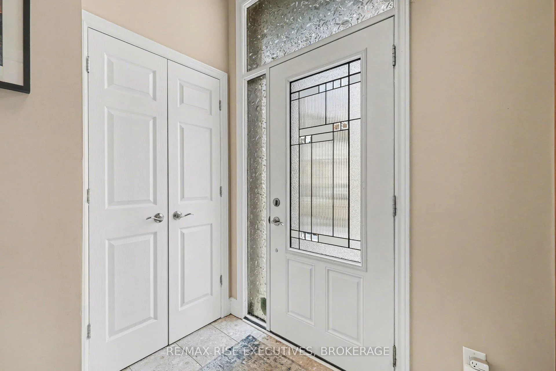 Photo 5 of 300C Richelieu Avenue, Ottawa, Vanier — HOMEH
