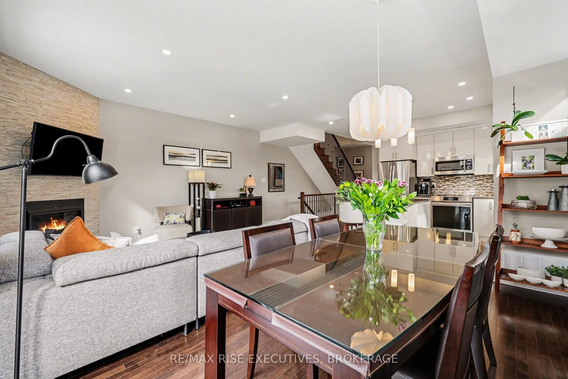 Photo 10 of 300C Richelieu Avenue, Ottawa, Vanier — HOMEH