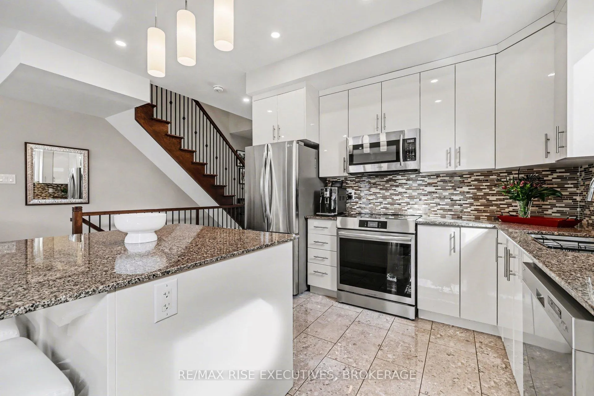 Photo 11 of 300C Richelieu Avenue, Ottawa, Vanier — HOMEH
