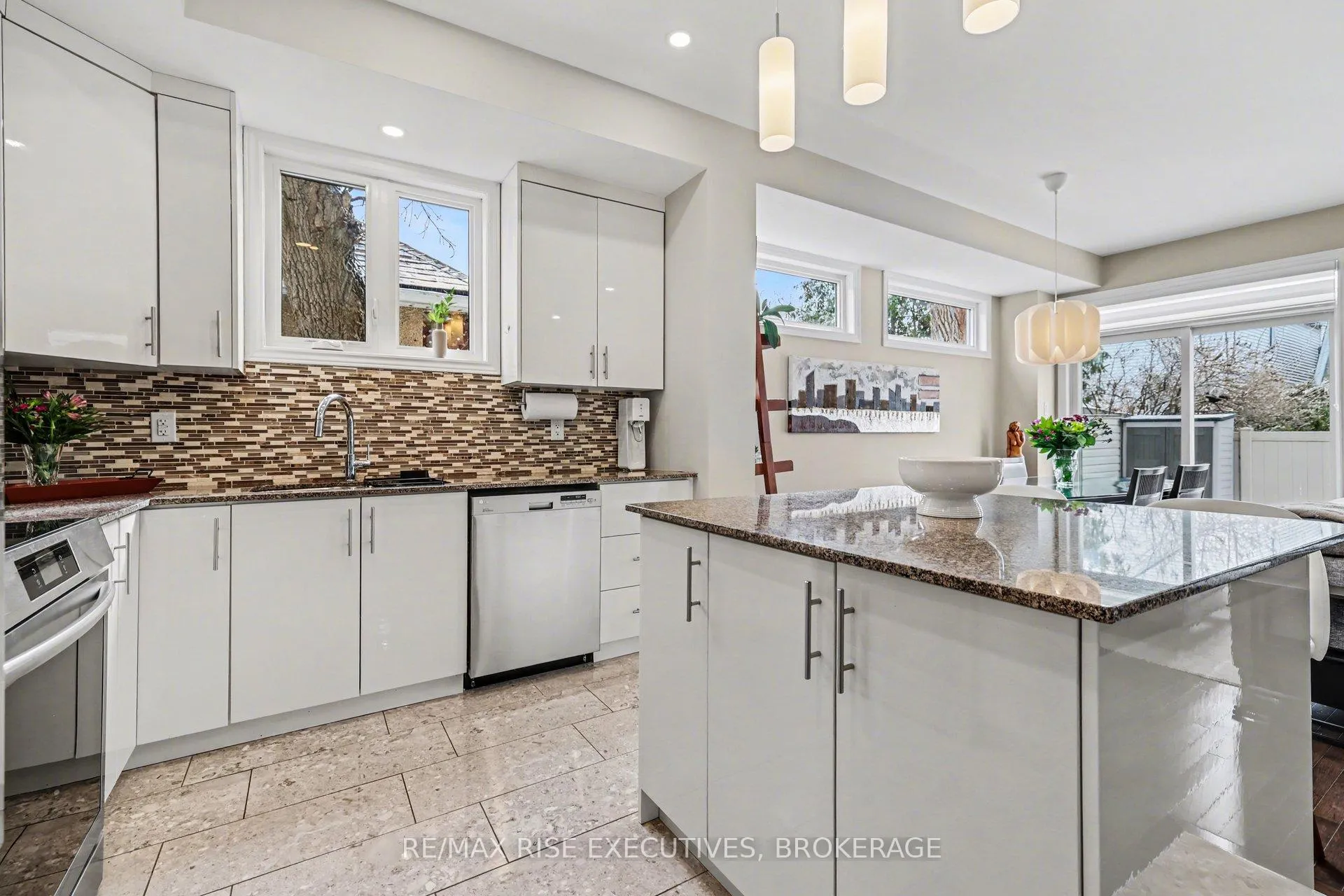 Photo 13 of 300C Richelieu Avenue, Ottawa, Vanier — HOMEH