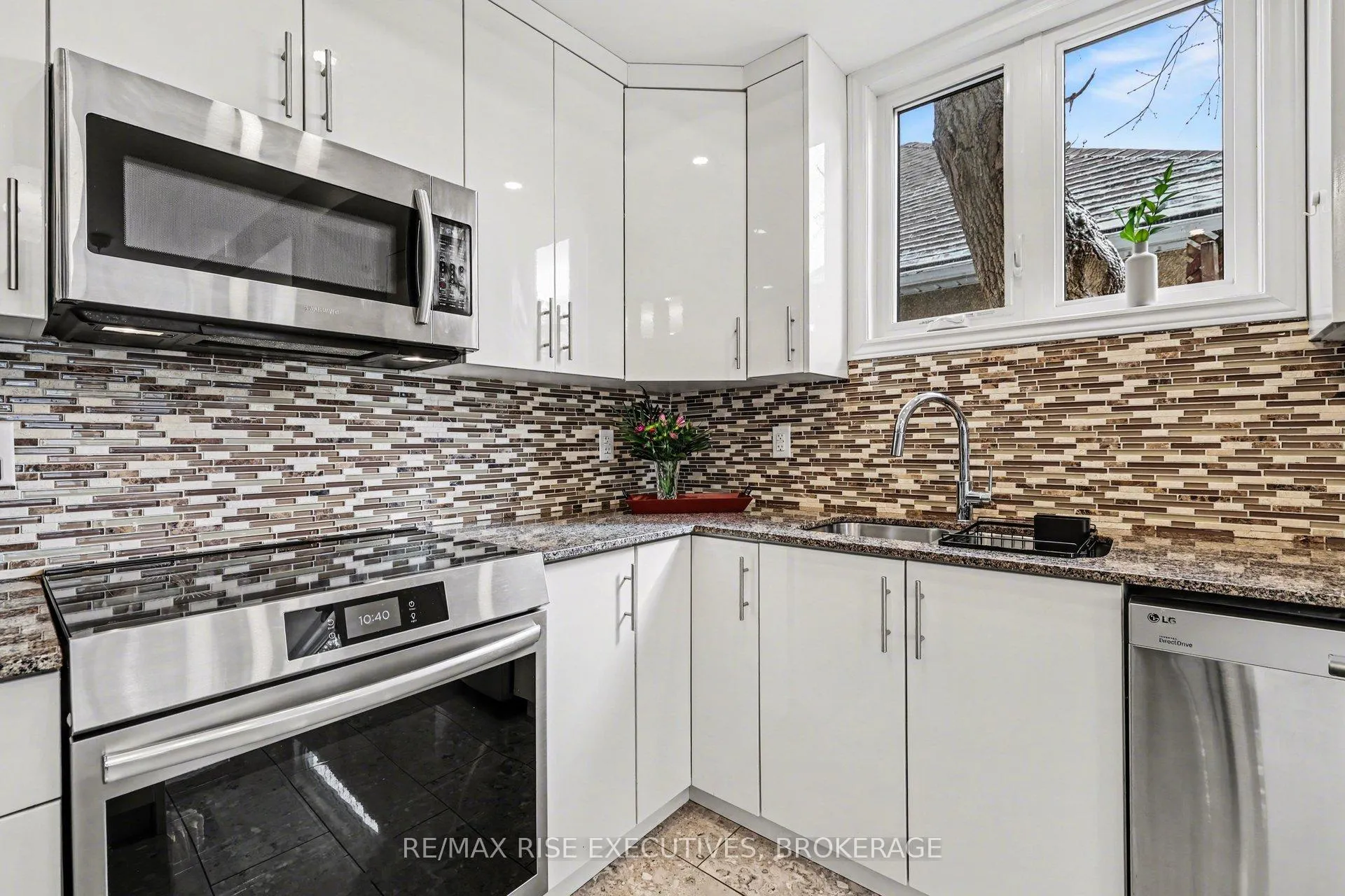 Photo 14 of 300C Richelieu Avenue, Ottawa, Vanier — HOMEH