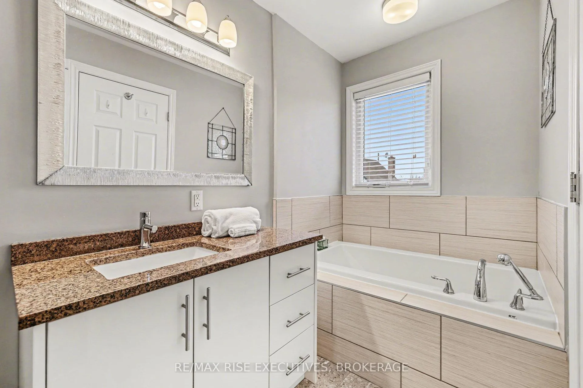 Photo 22 of 300C Richelieu Avenue, Ottawa, Vanier — HOMEH