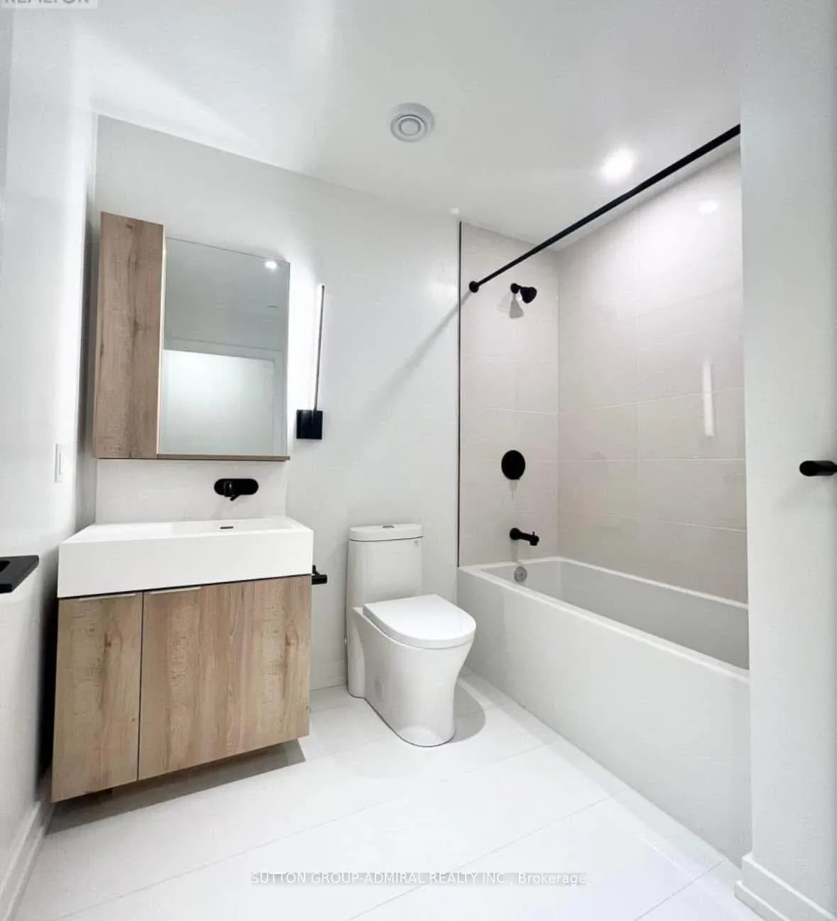 Photo 3 of Unit 1903, 127 Broadway Avenue, Toronto, Mount Pleasant West — HOMEH