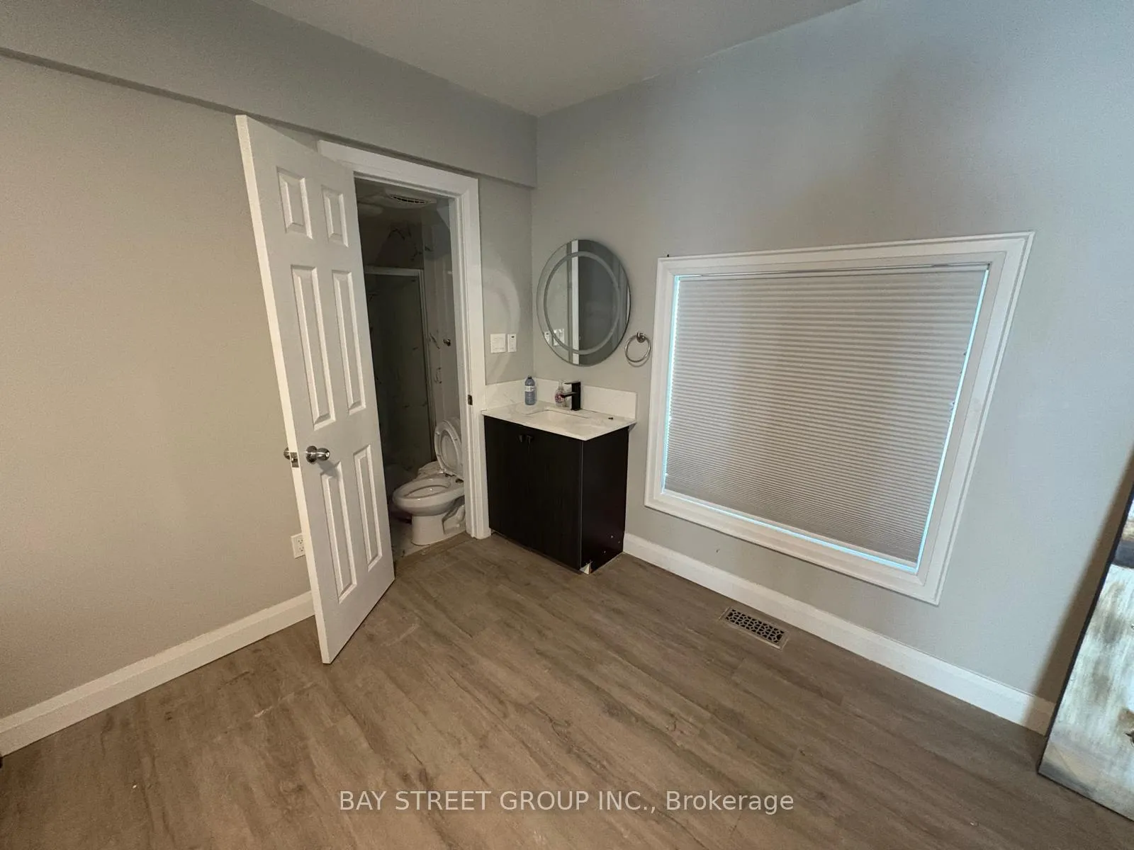 Photo 4 of Unit Unit E, 5757 Stanley Avenue, Niagara Falls, Hospital — HOMEH