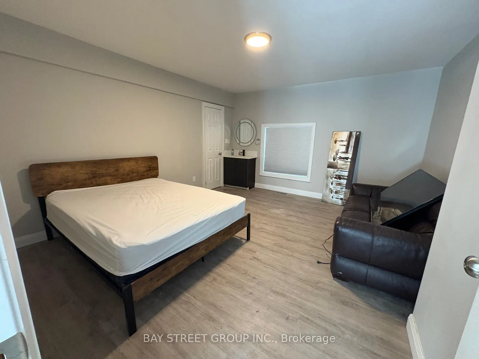 Photo 6 of Unit Unit E, 5757 Stanley Avenue, Niagara Falls, Hospital — HOMEH