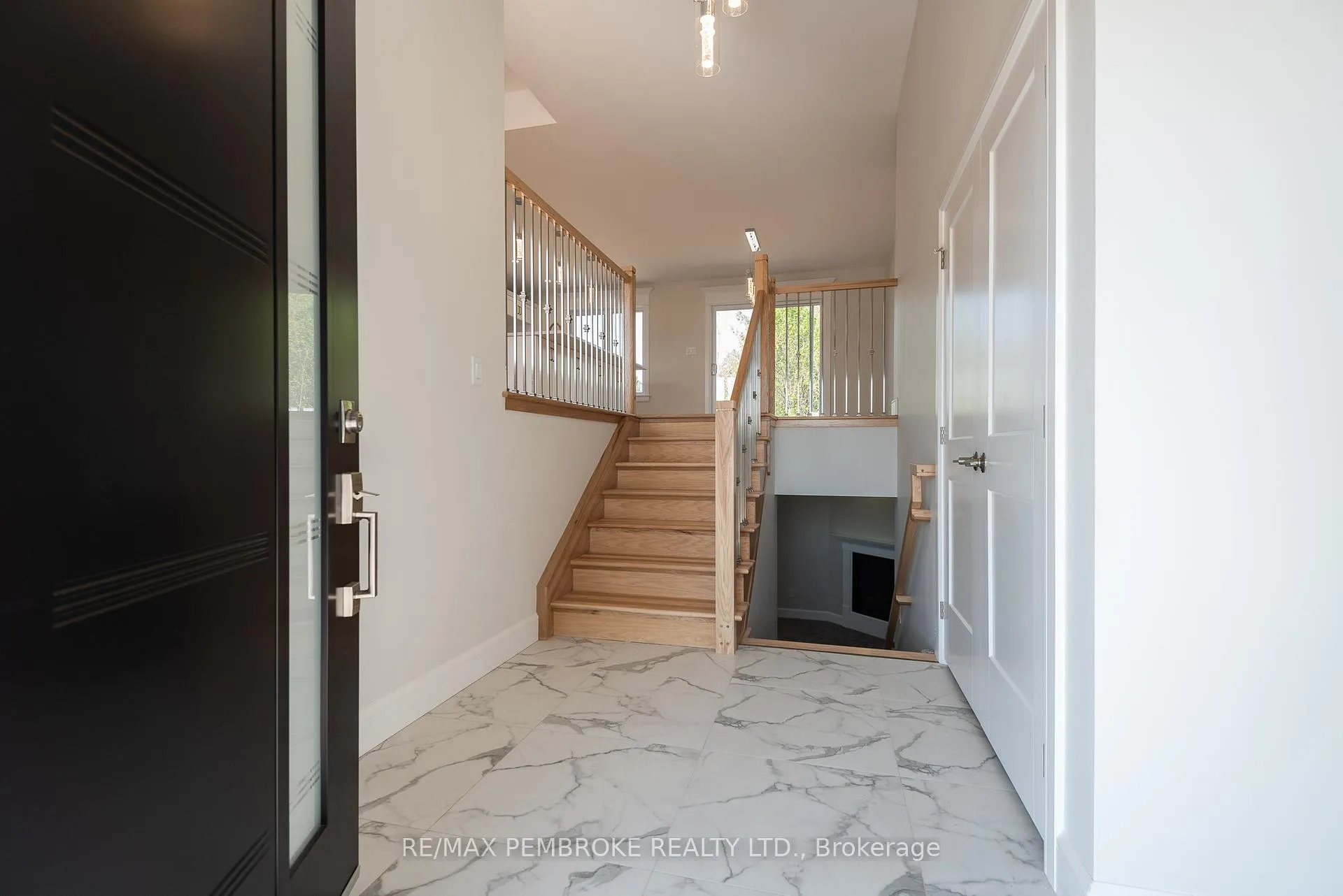 Photo 2 of 9 Jade Avenue, Petawawa — HOMEH