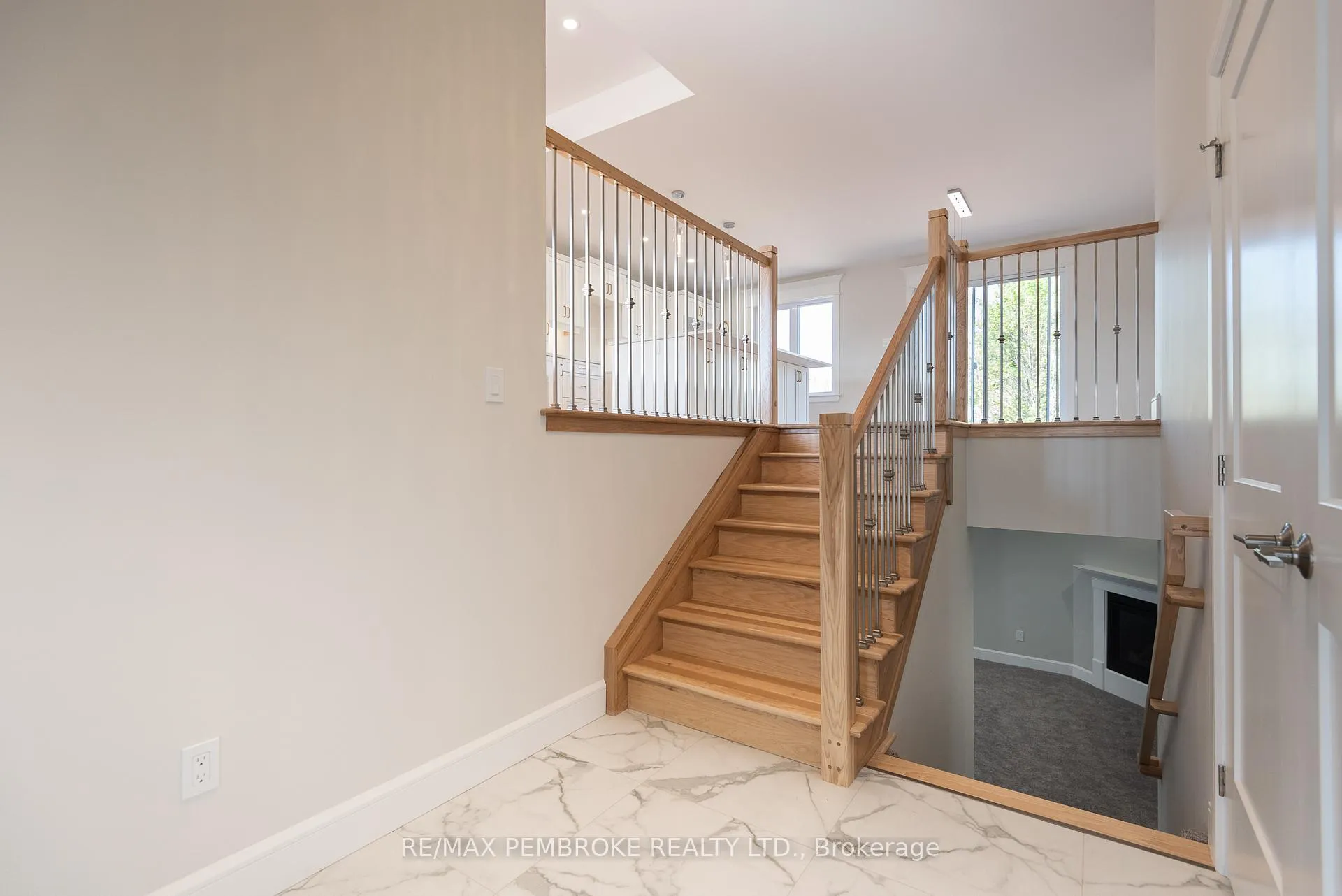 Photo 5 of 9 Jade Avenue, Petawawa — HOMEH