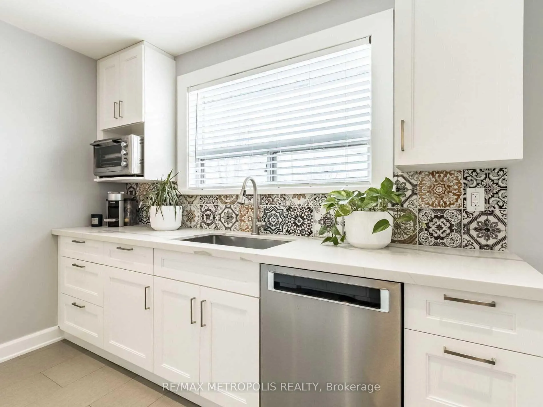 Photo 3 of Unit Main, 60 Reigate Avenue, Brampton, Madoc — HOMEH