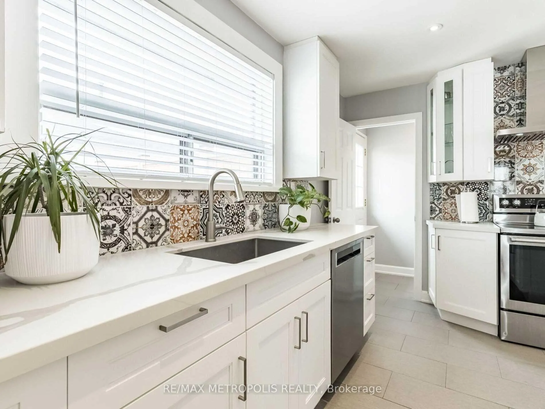 Photo 4 of Unit Main, 60 Reigate Avenue, Brampton, Madoc — HOMEH