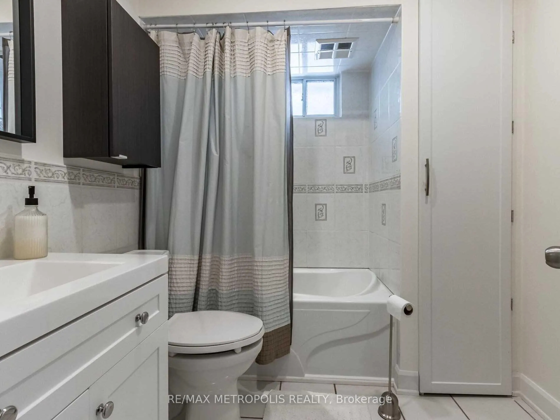 Photo 11 of Unit Main, 60 Reigate Avenue, Brampton, Madoc — HOMEH