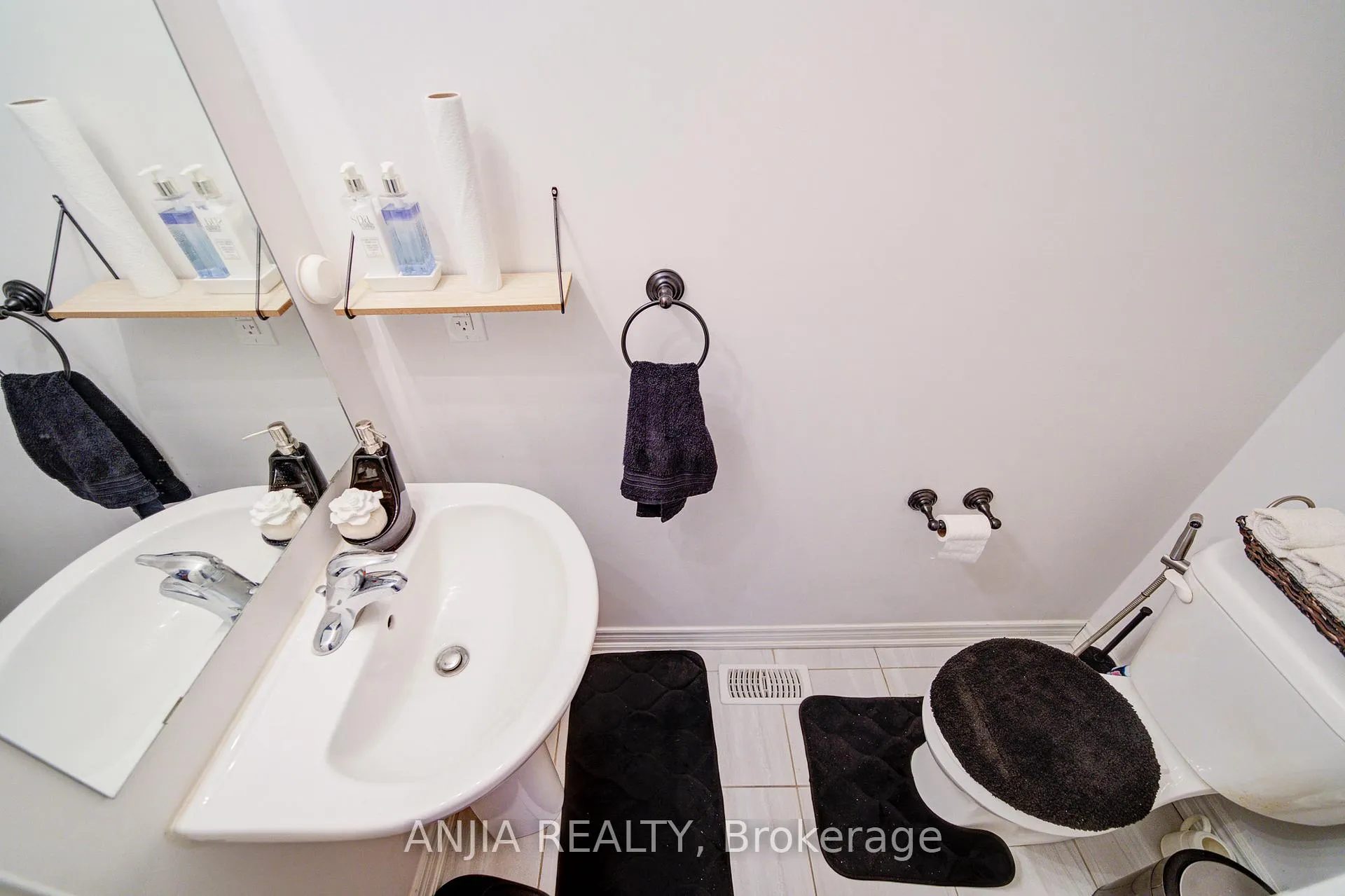 Photo 19 of Unit Lot 4R, 34 Haskins Crescent, Georgina, Keswick South — HOMEH