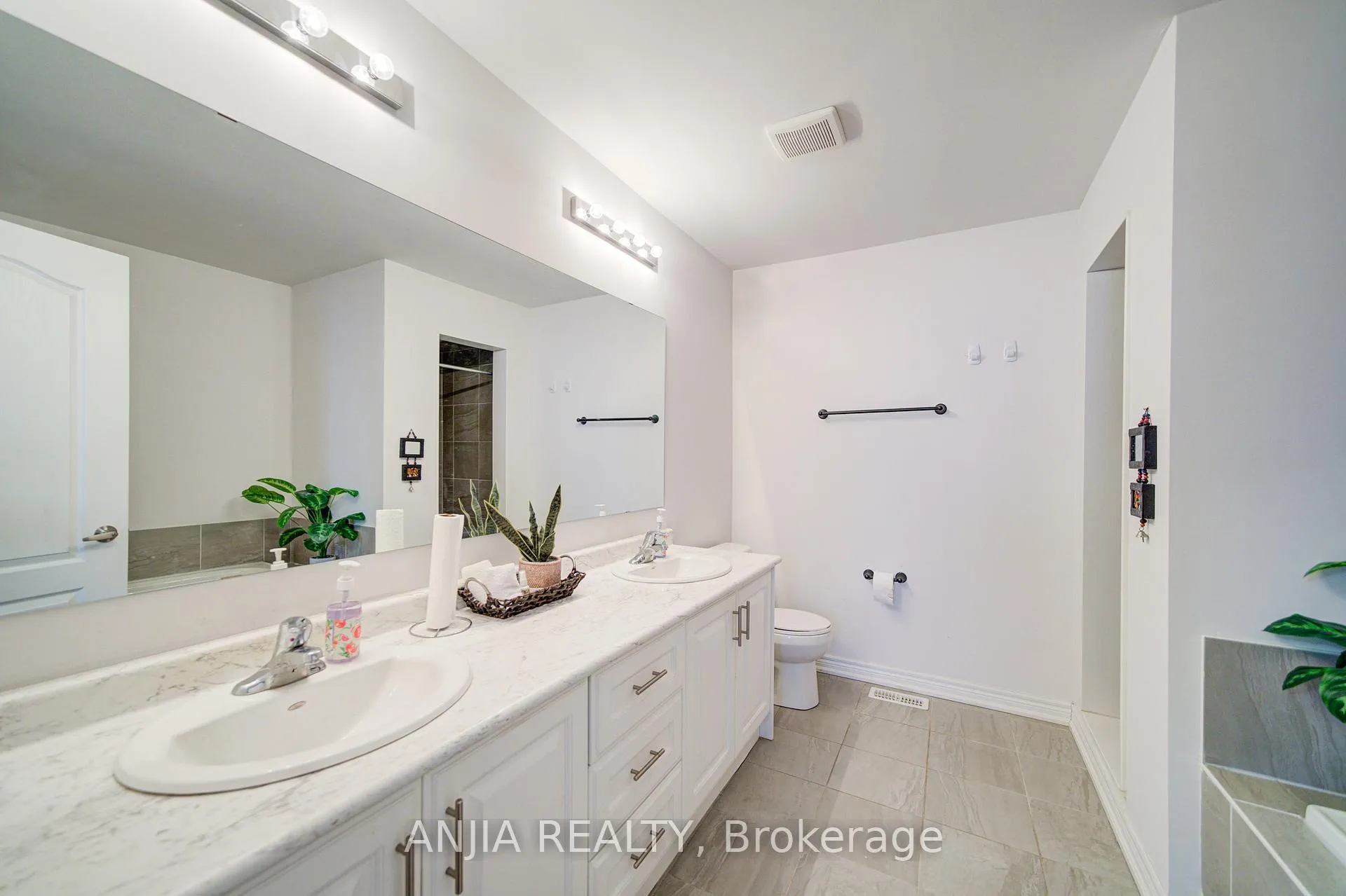 Photo 28 of Unit Lot 4R, 34 Haskins Crescent, Georgina, Keswick South — HOMEH