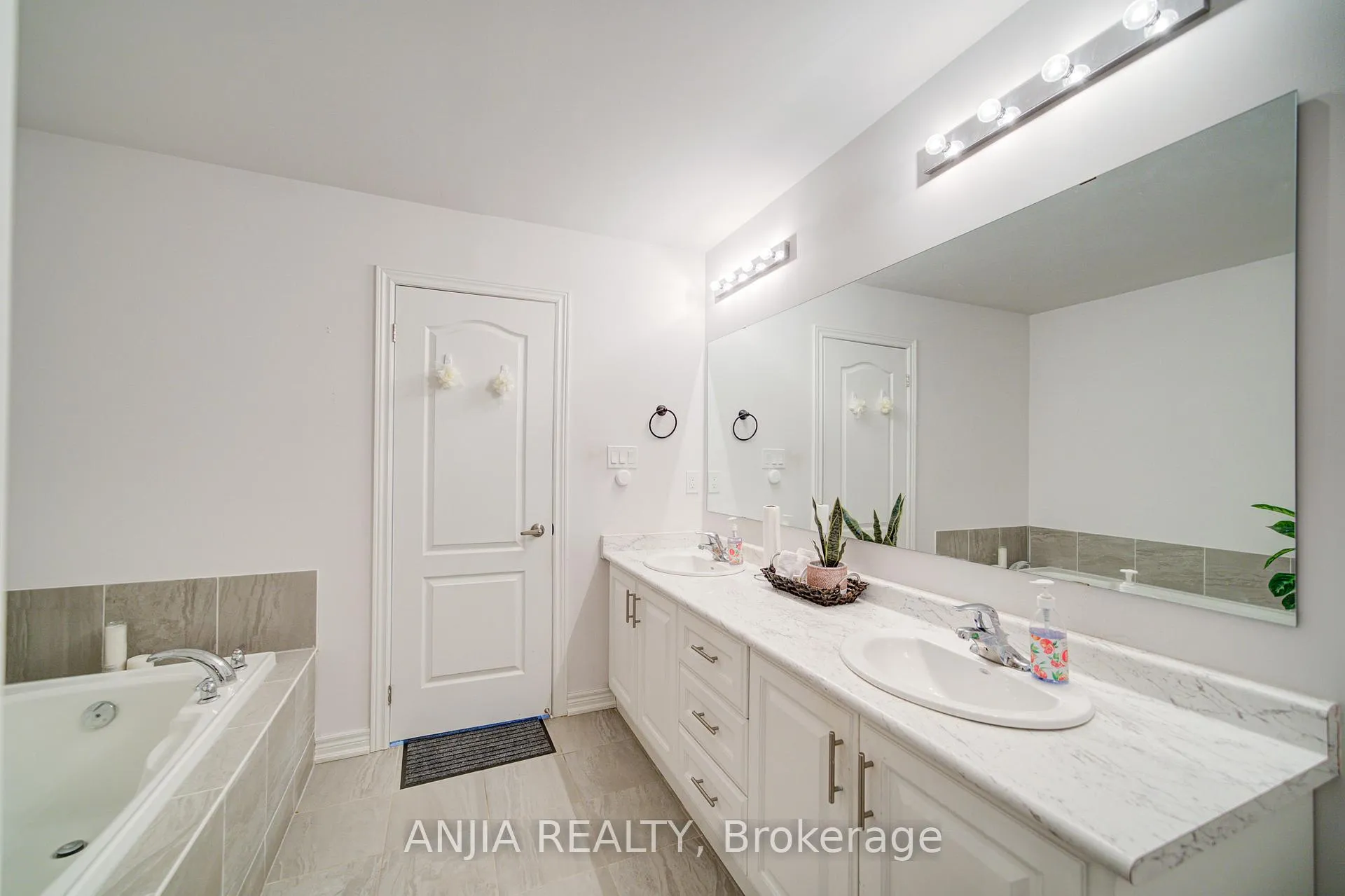 Photo 29 of Unit Lot 4R, 34 Haskins Crescent, Georgina, Keswick South — HOMEH