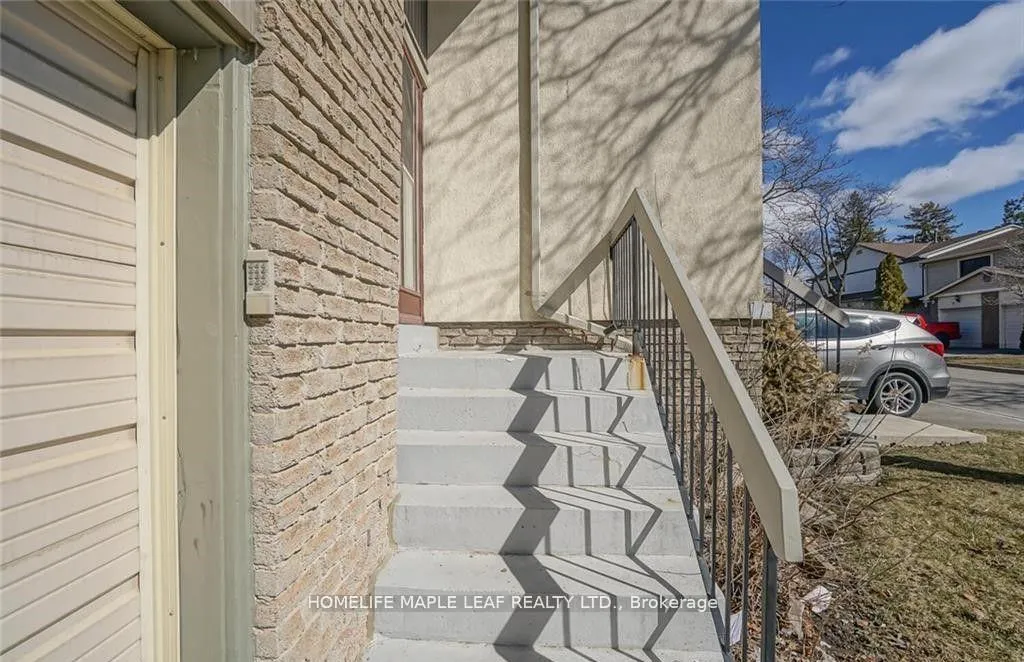 Photo 3 of Unit 113, 113 Ashton Crescent, Brampton, Central Park — HOMEH