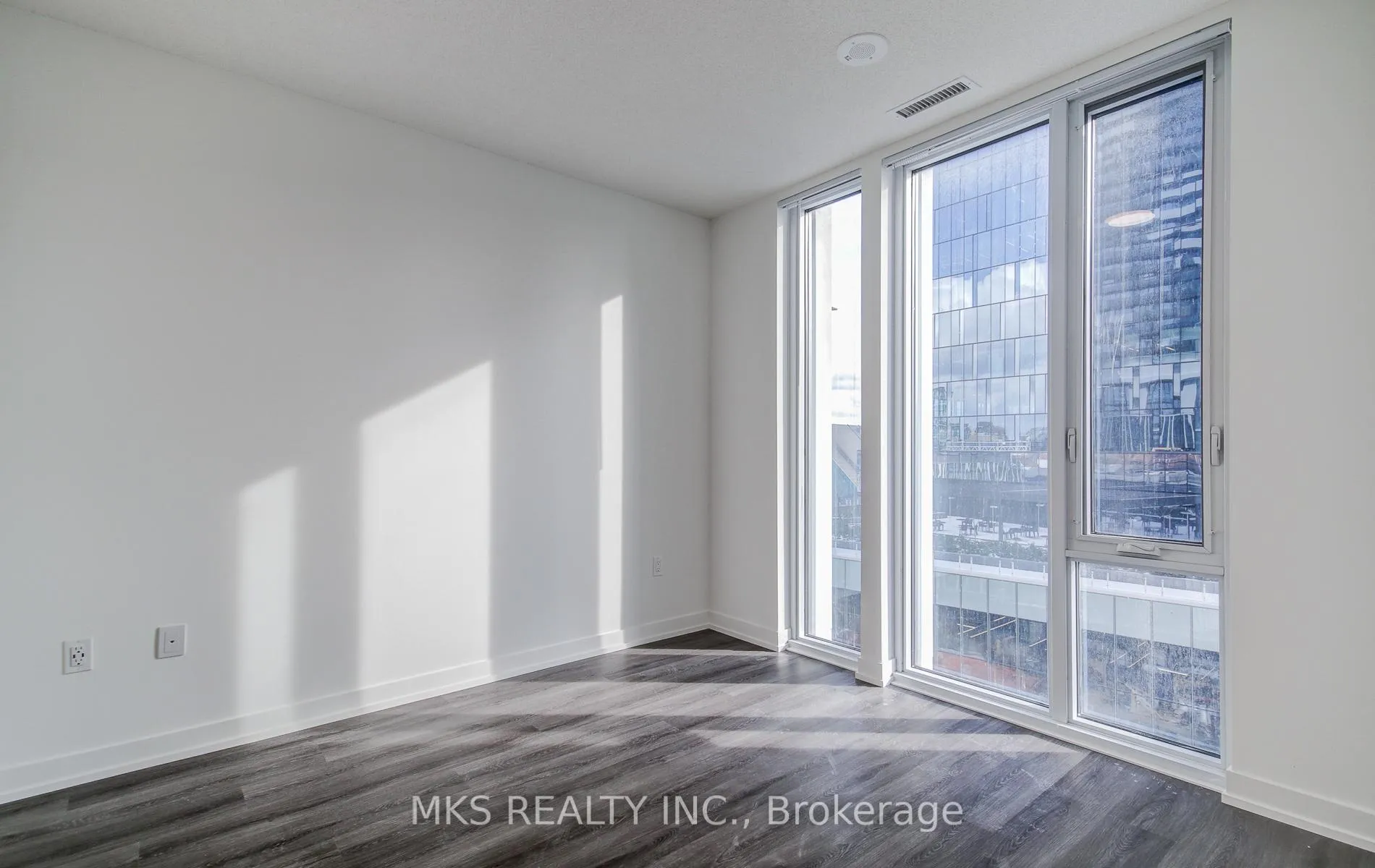 Photo 9 of Unit 815, 138 Downes Street, Toronto, Waterfront Communities — HOMEH