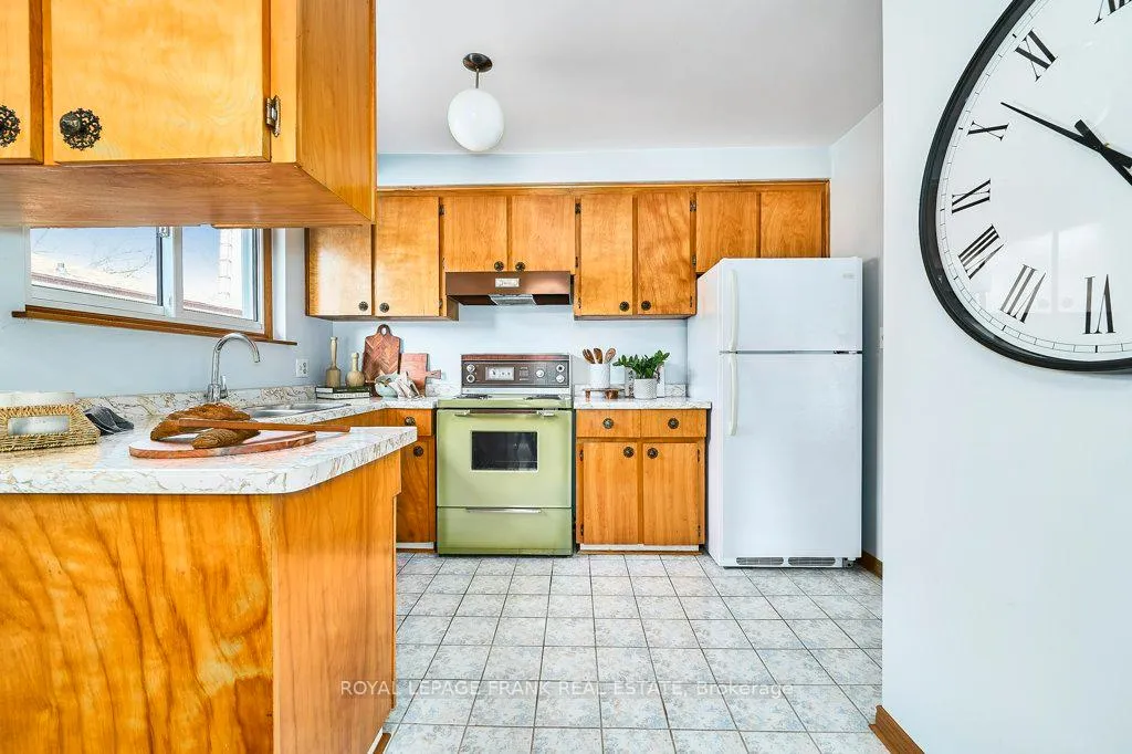 Photo 10 of 641 Park Road N, Oshawa, McLaughlin — HOMEH