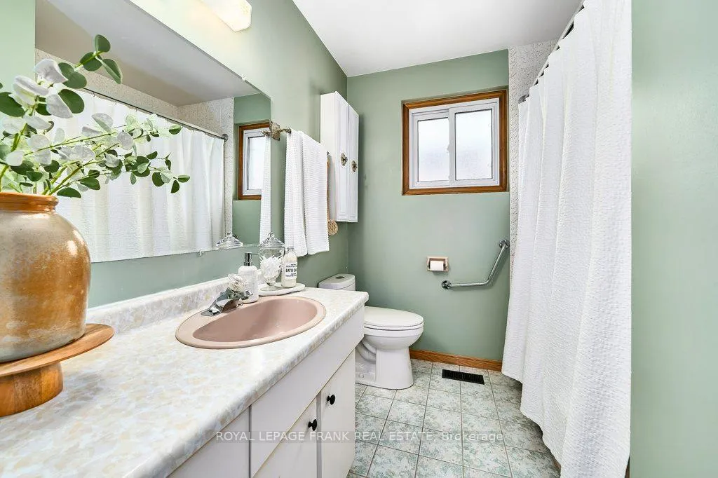Photo 14 of 641 Park Road N, Oshawa, McLaughlin — HOMEH